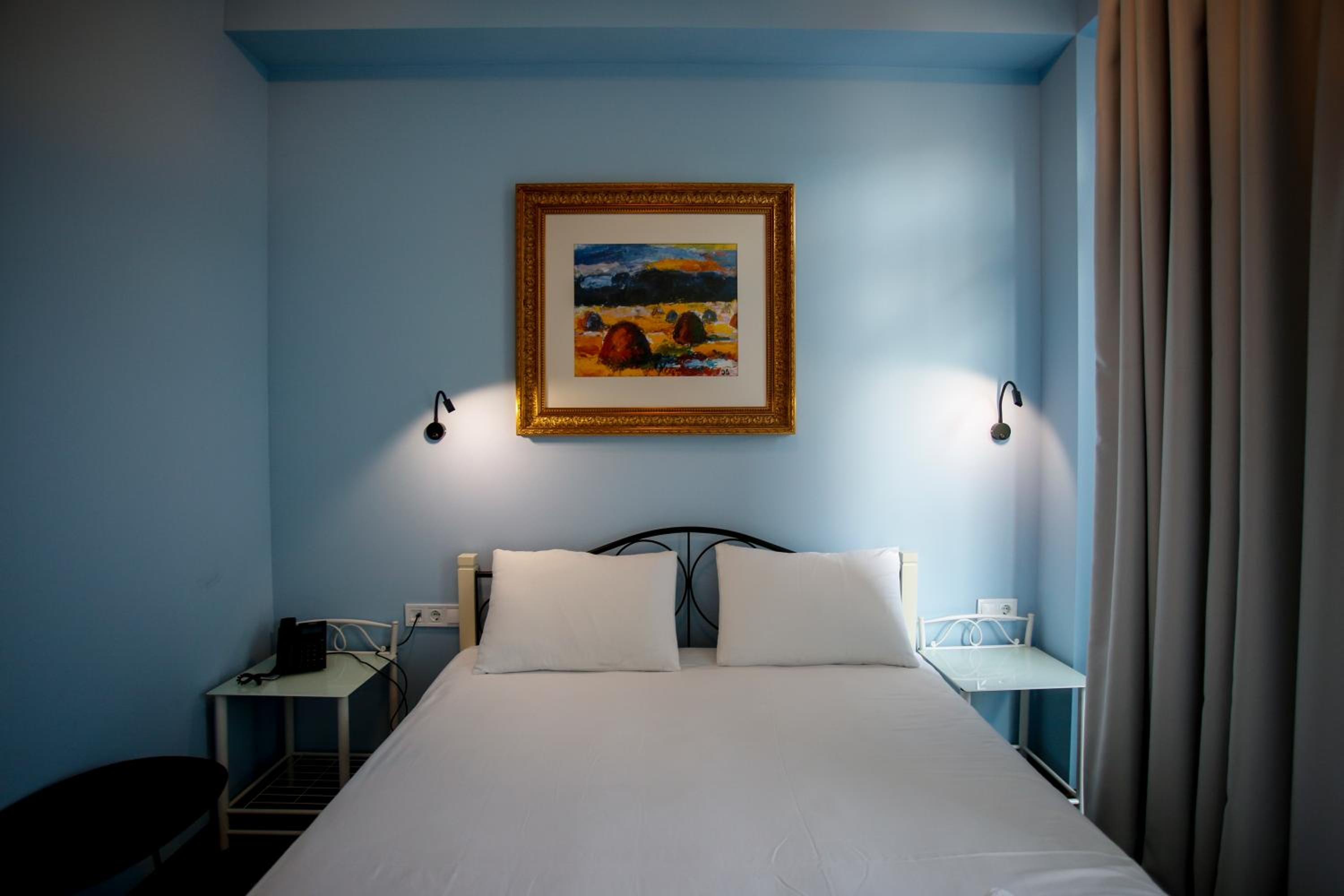 Standard Double Room - Photo 12