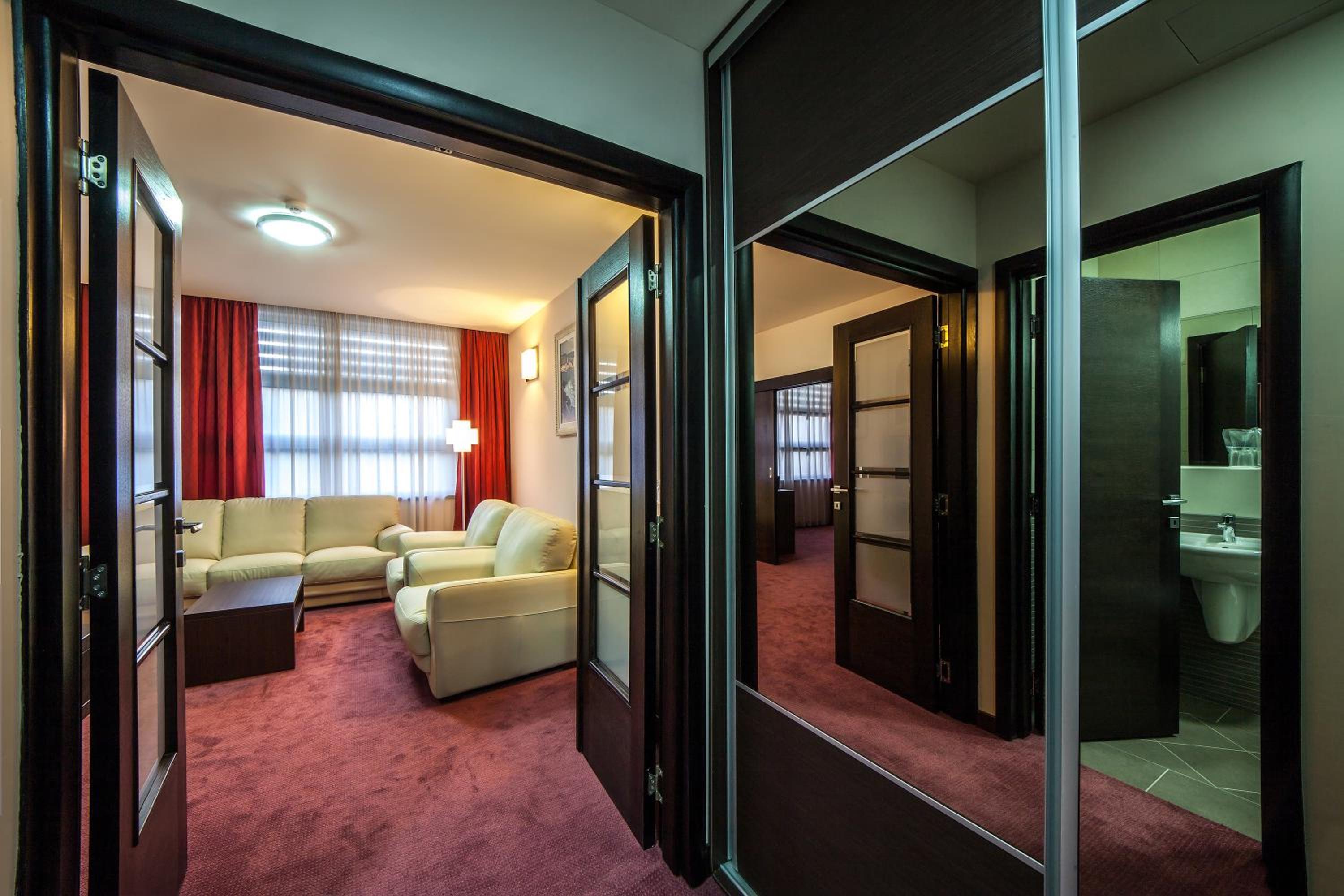 One-Bedroom Suite photo 1