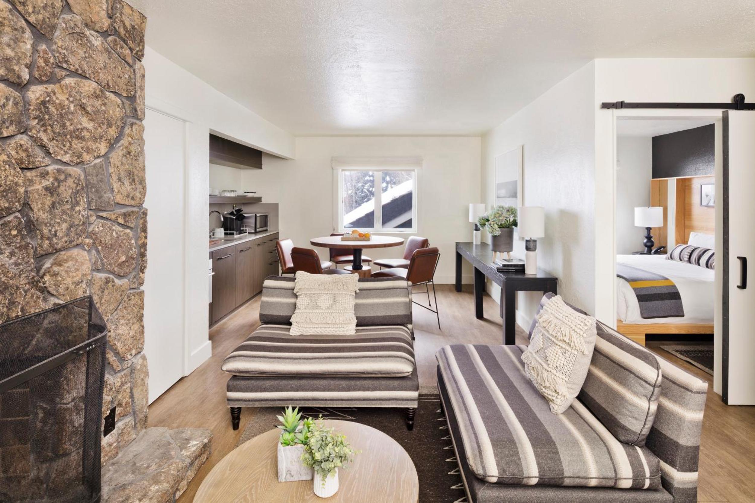 1-bedroom suite