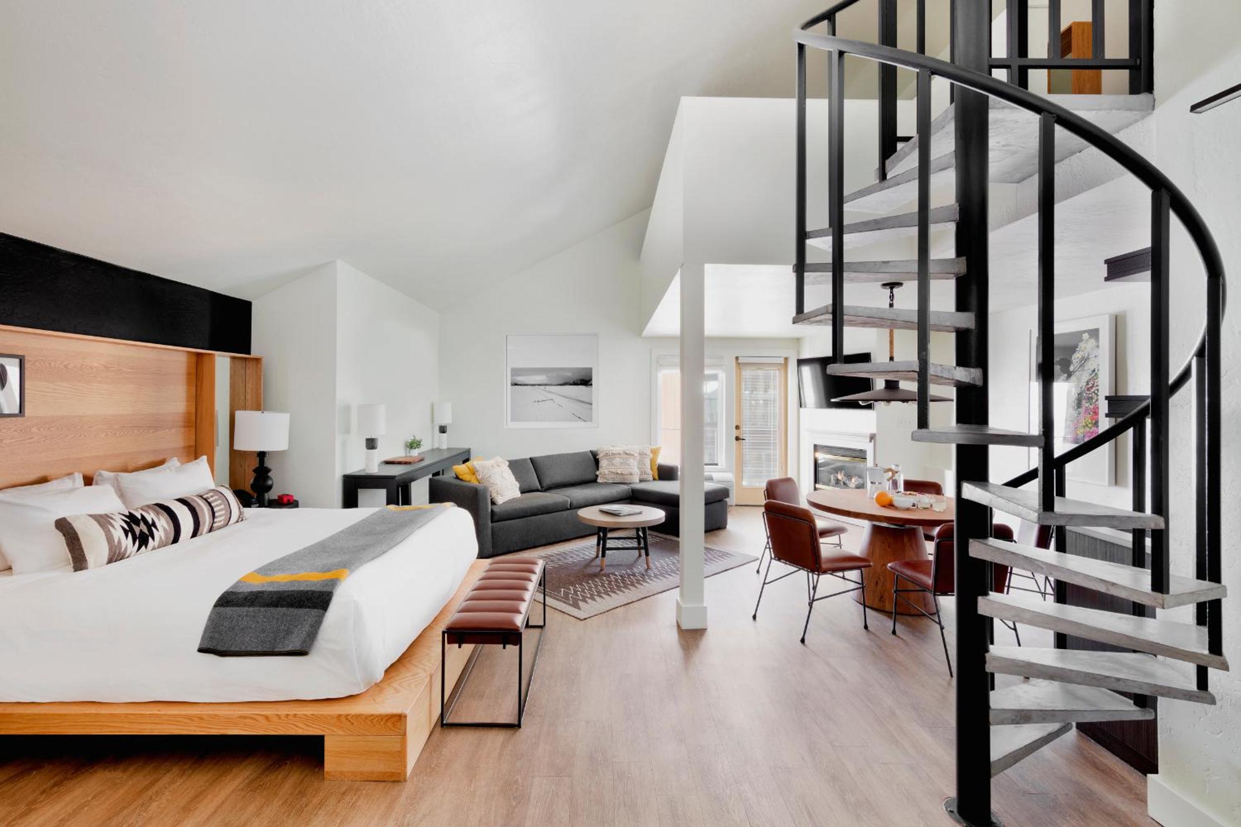 Premium Studio Suite Loft | King + King + Sleeper Sofa - Photo 4