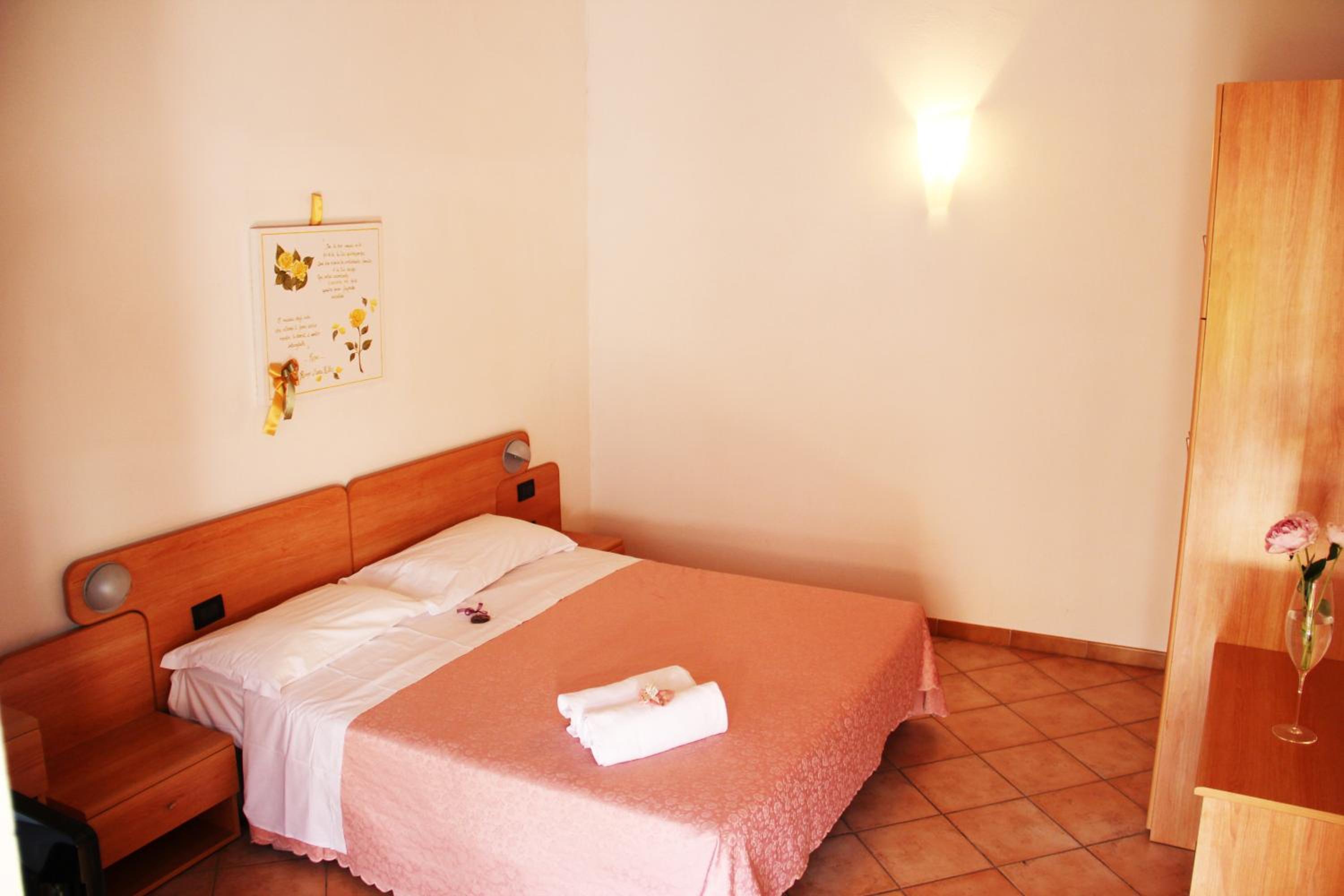 Double Room - Photo 12
