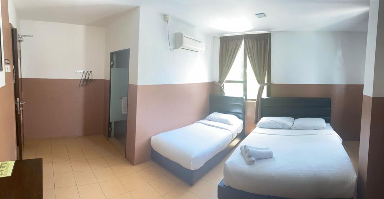 Basic Triple Room photo 3