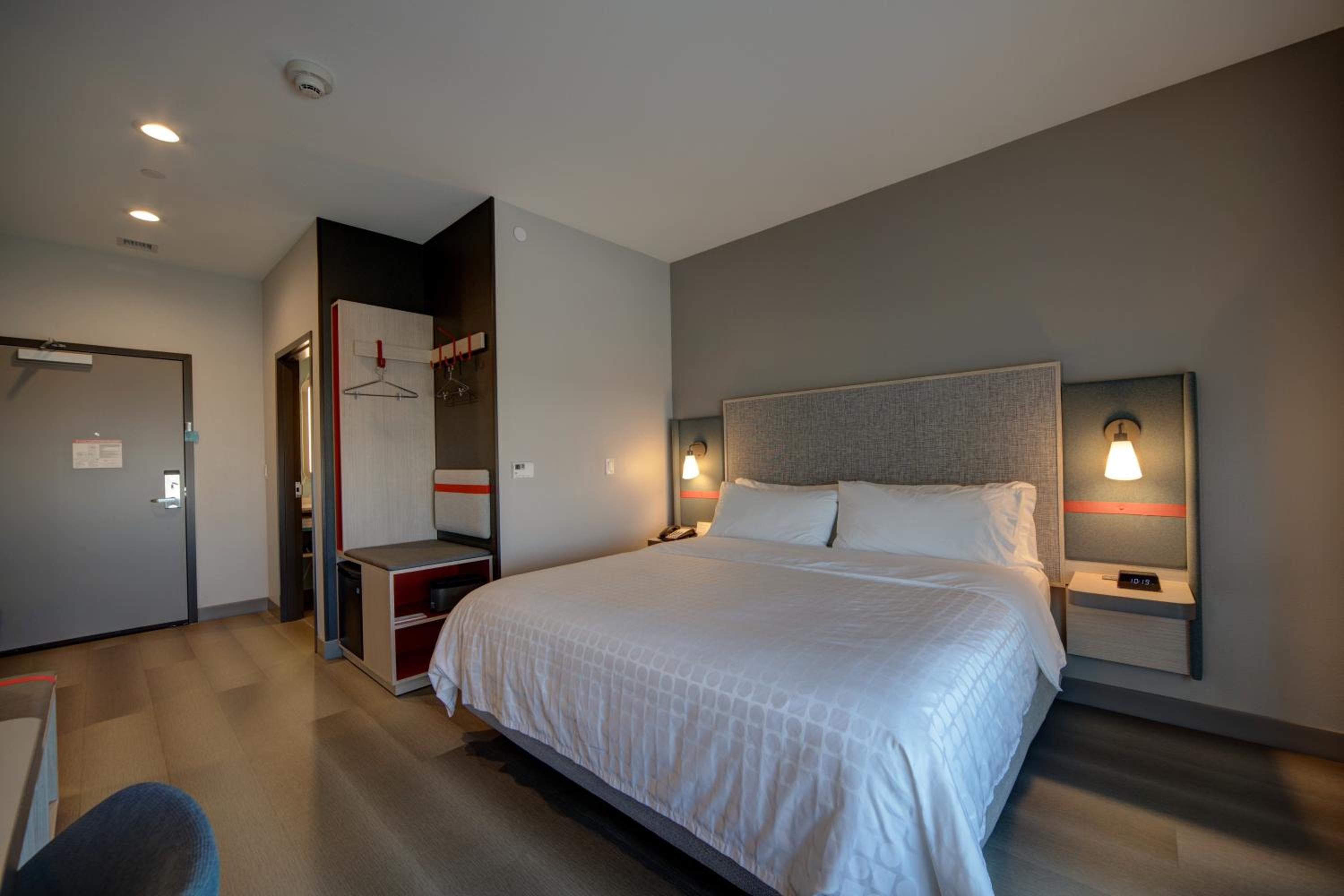 Standard King Room - Photo 1