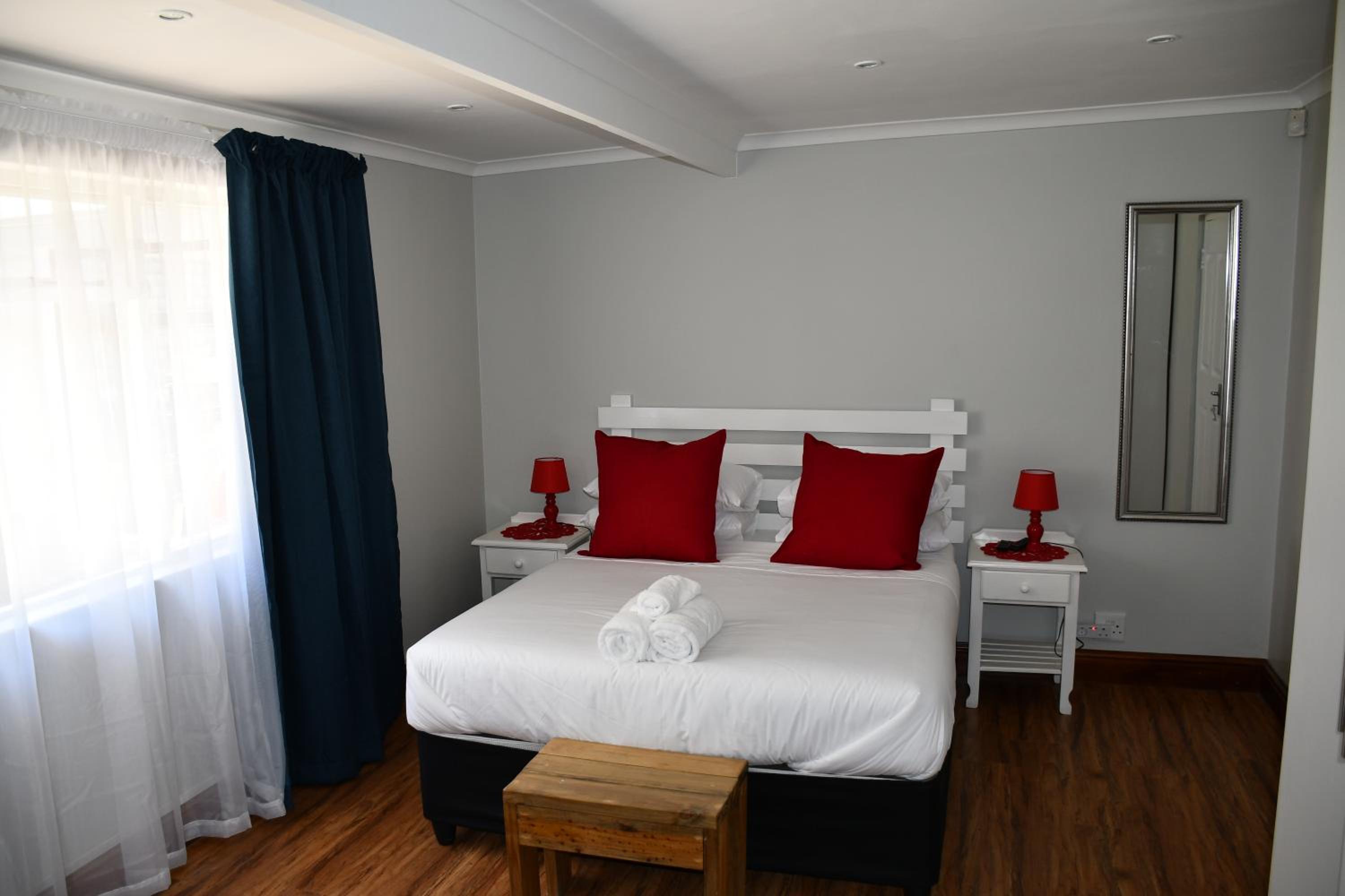 Deluxe Room - Photo 10
