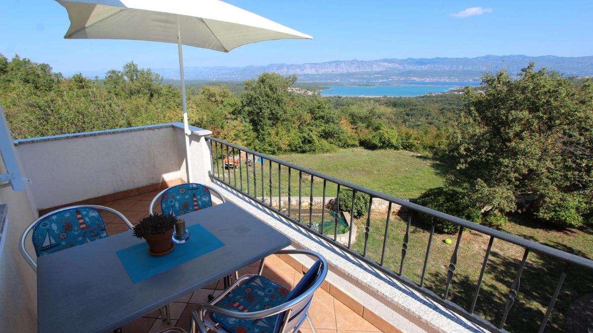 Apartment with Balcony photo 2