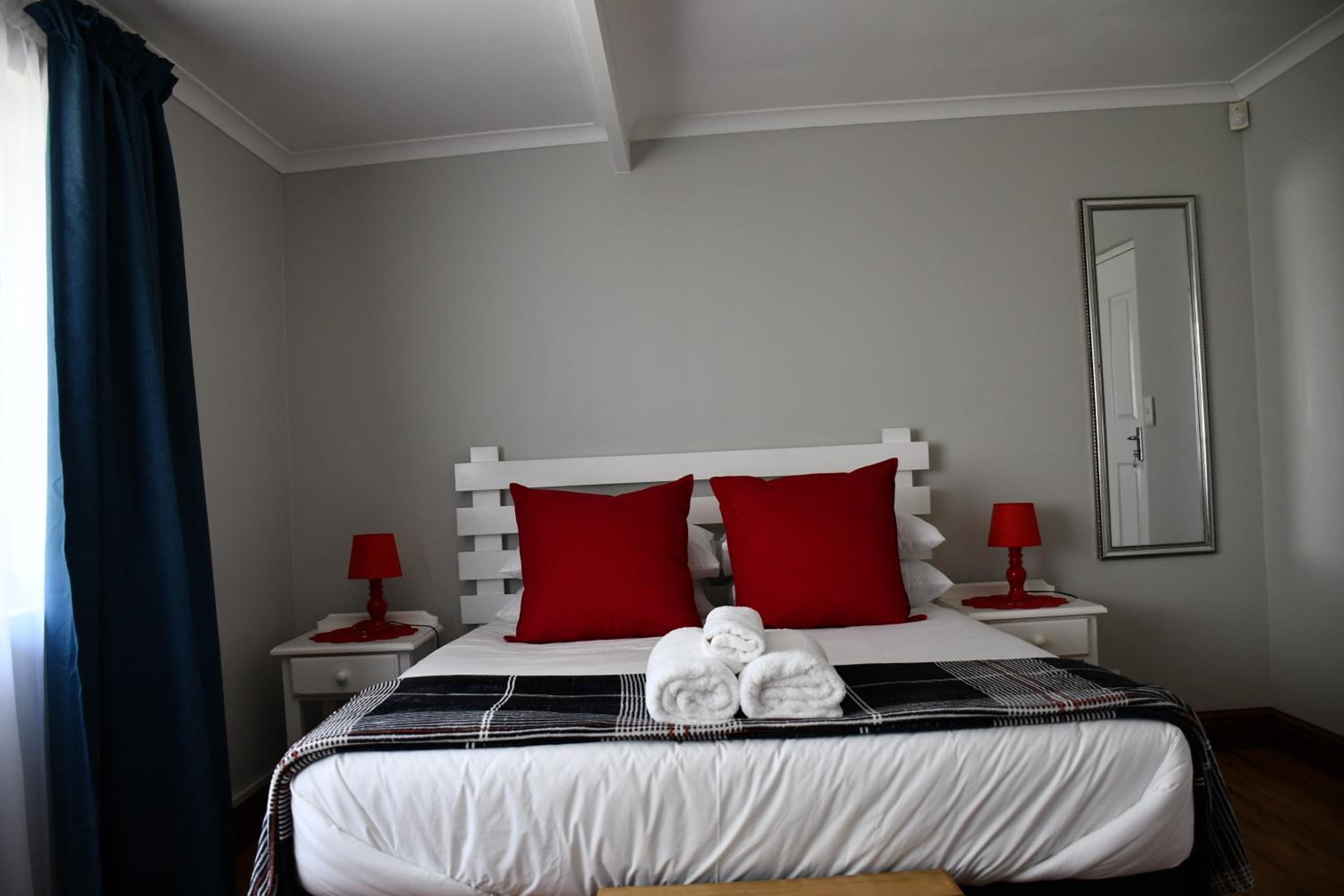 Deluxe Room - Photo 11