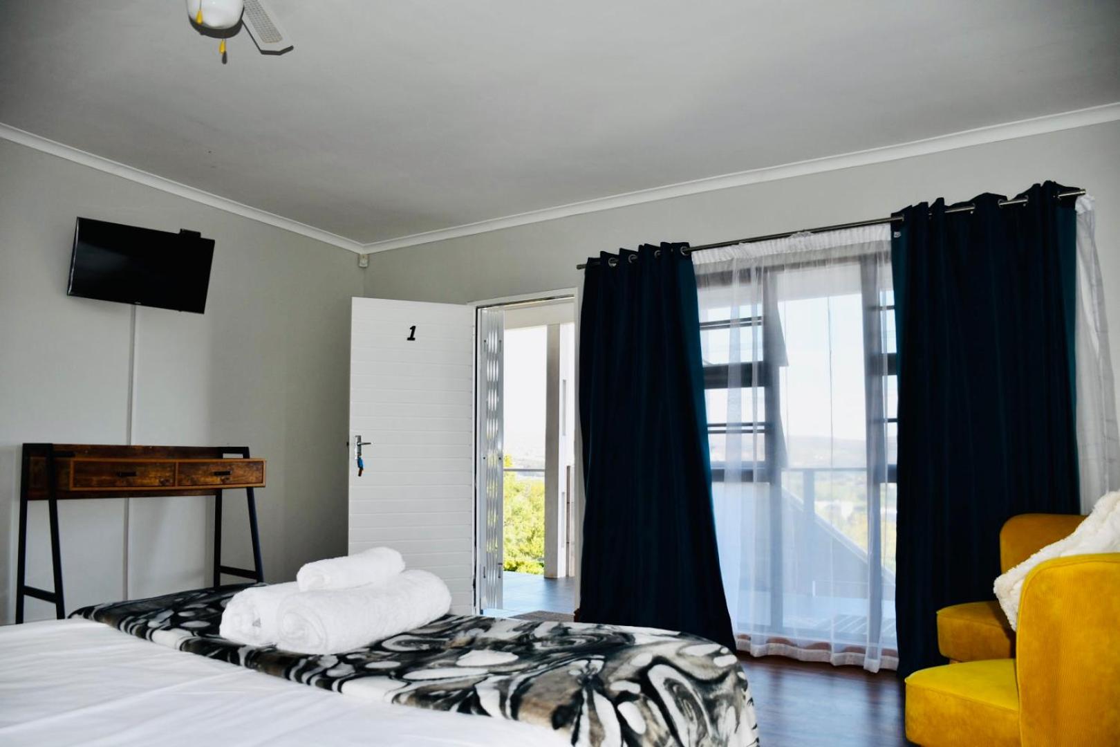 Deluxe Double Room - Photo 8