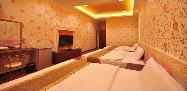 Family Room with Private Bathroom photo 1