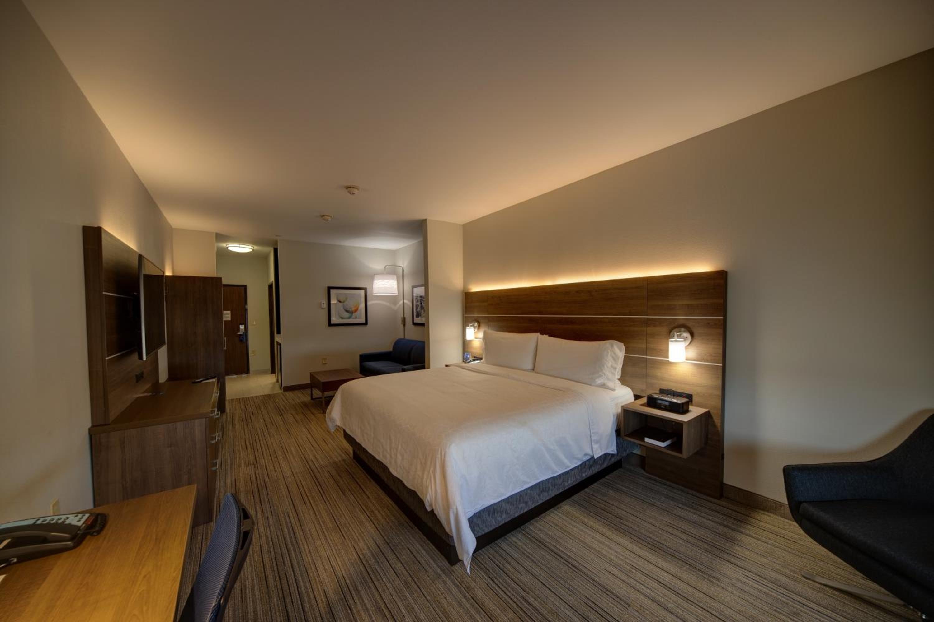 King Suite with Sofa Bed - Photo 2