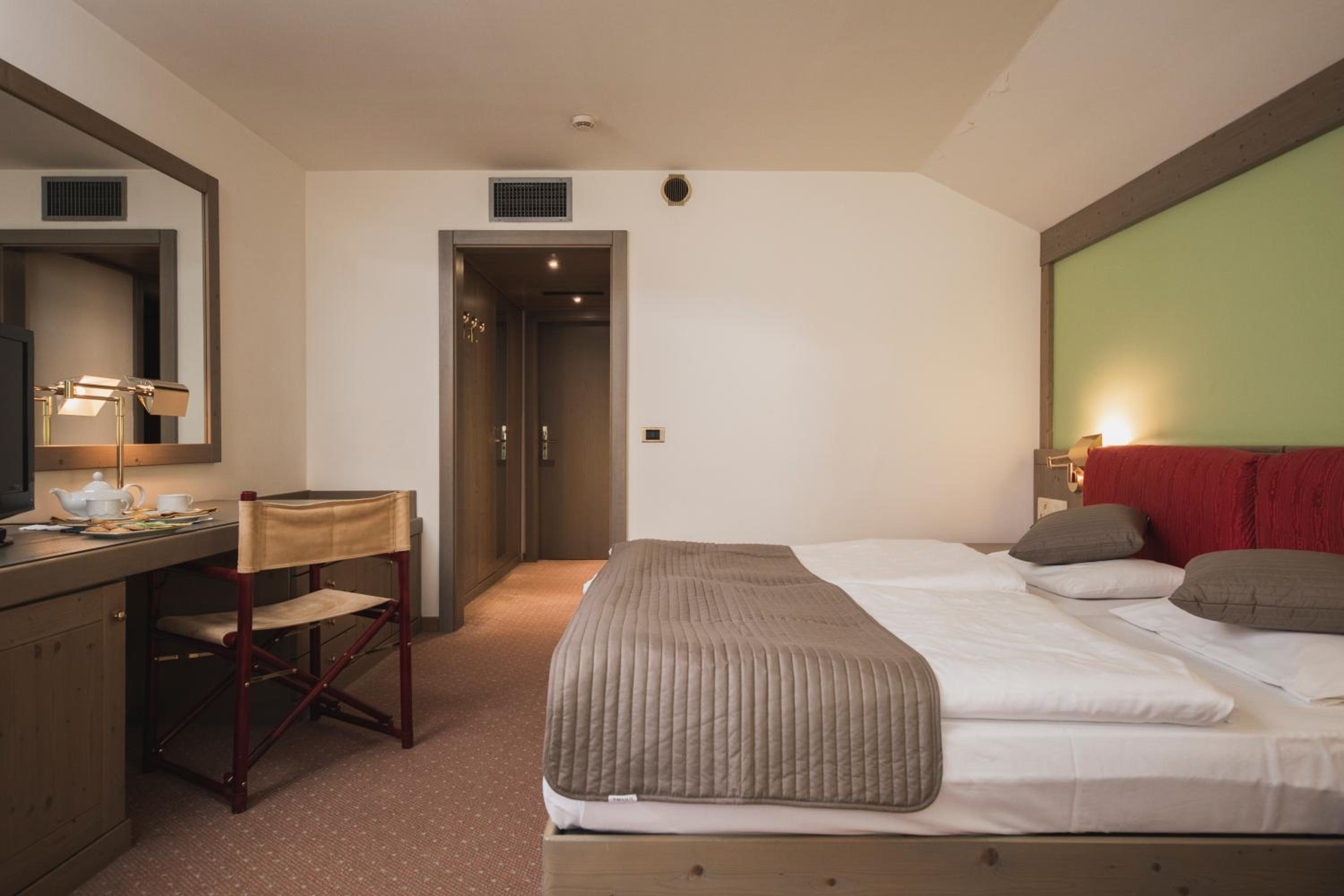 Double or Twin Room with Balcony - Photo 7