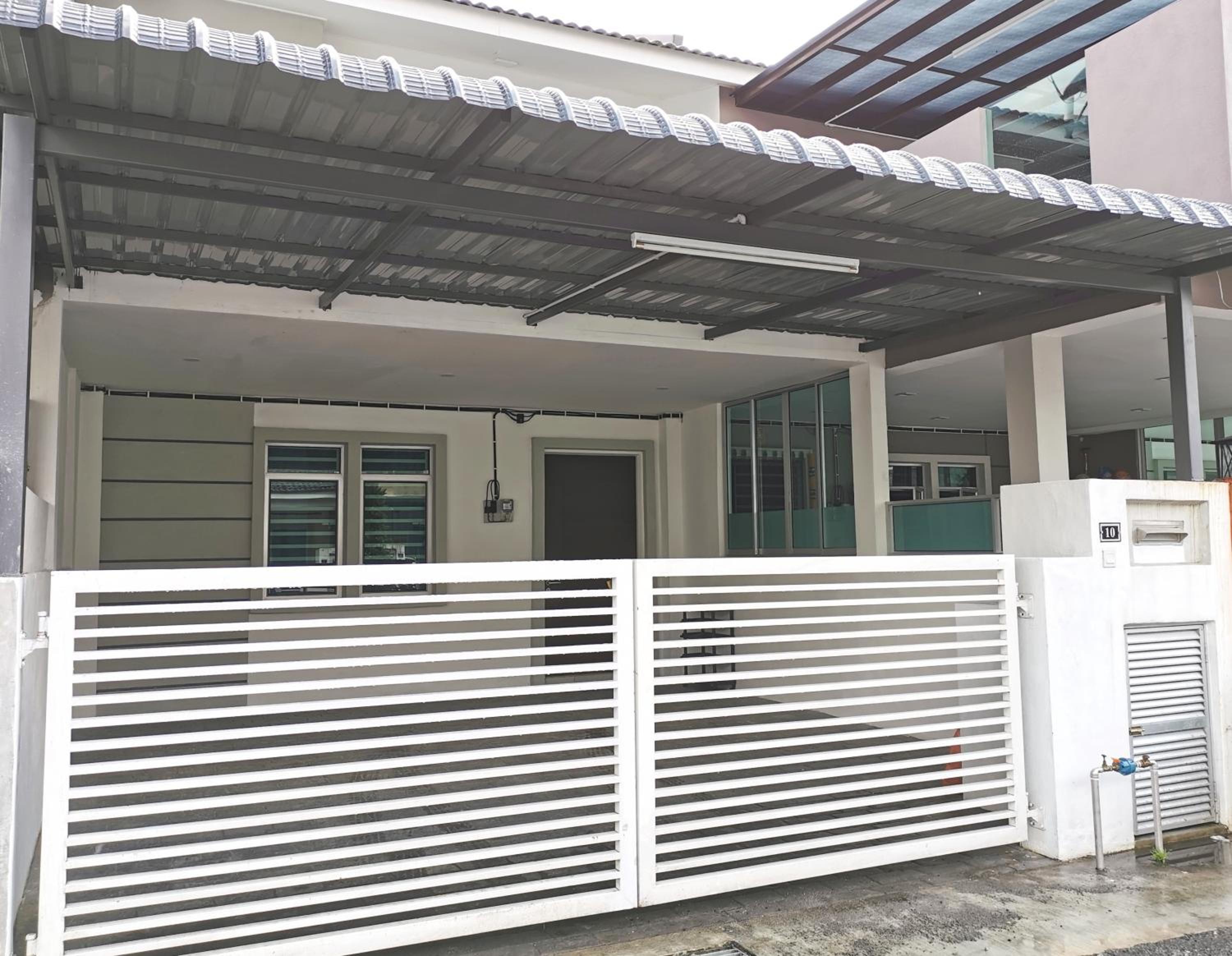 Four-Bedroom House photo 3