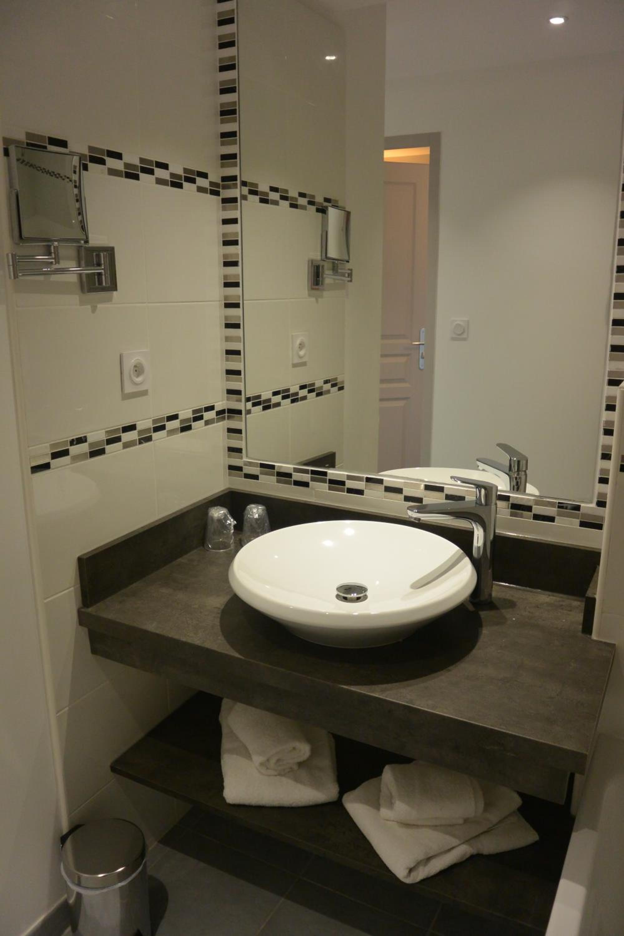 Double Room - Photo 7