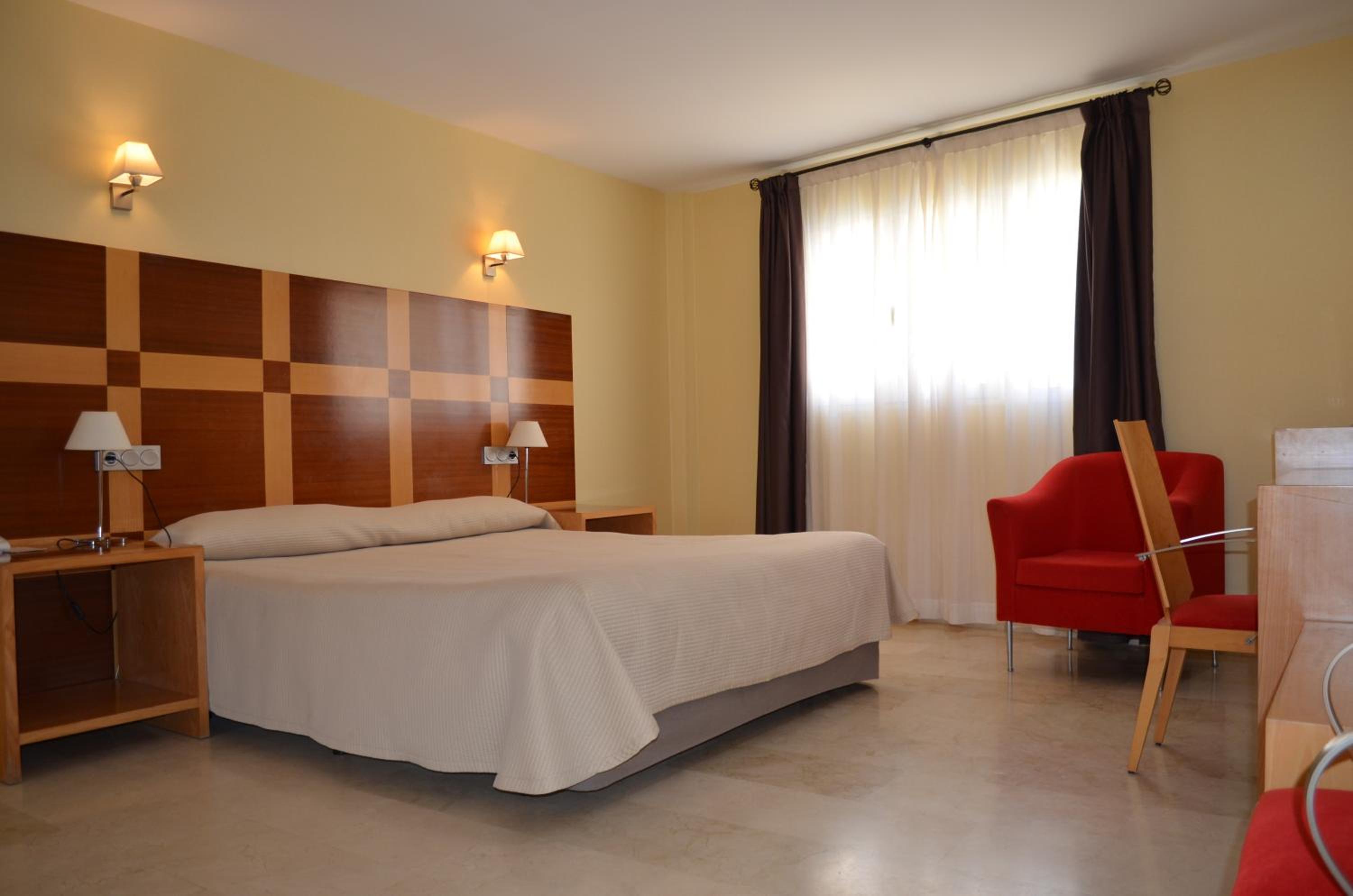 Double or Twin Room - Photo 2