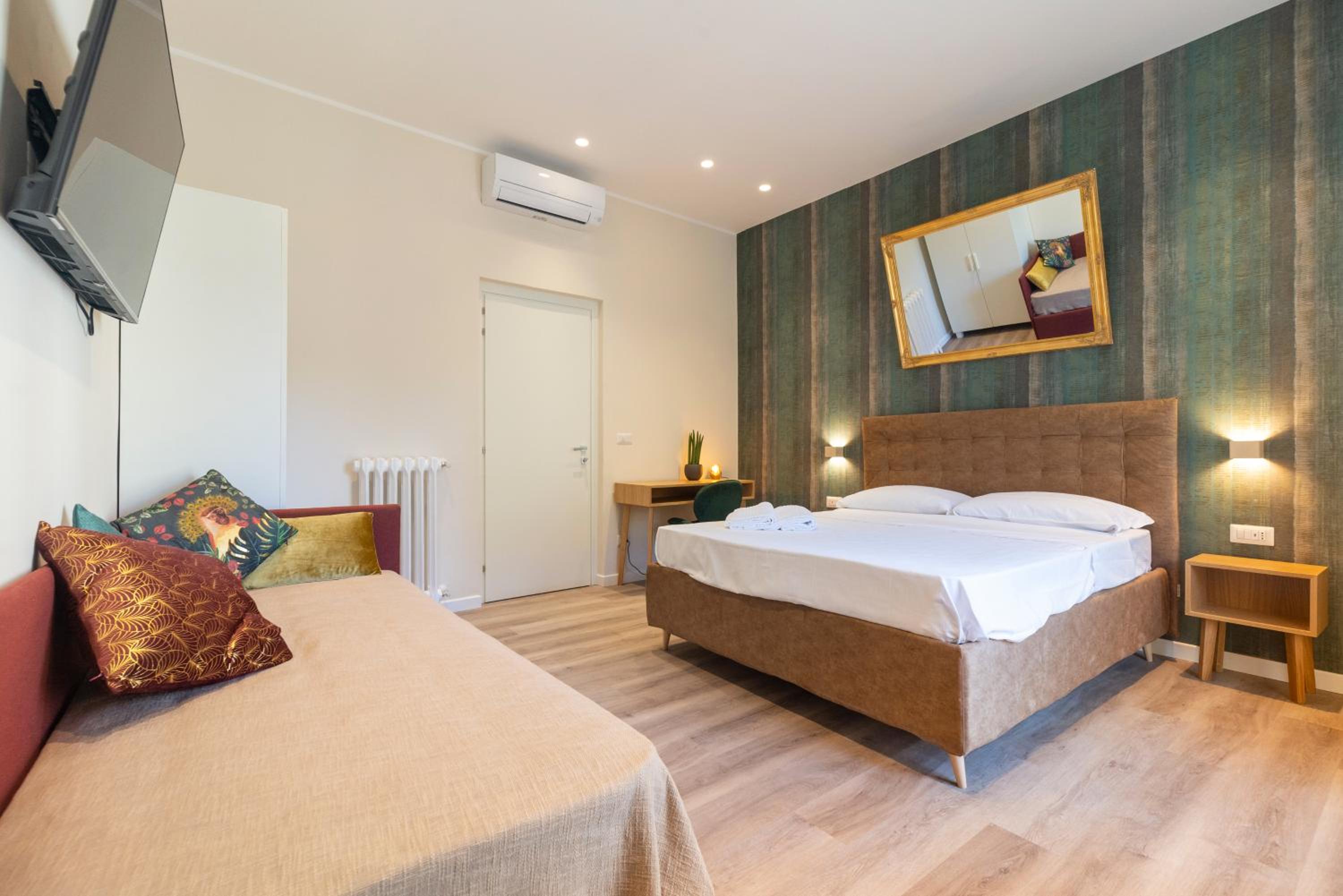 Deluxe Triple Room photo 2
