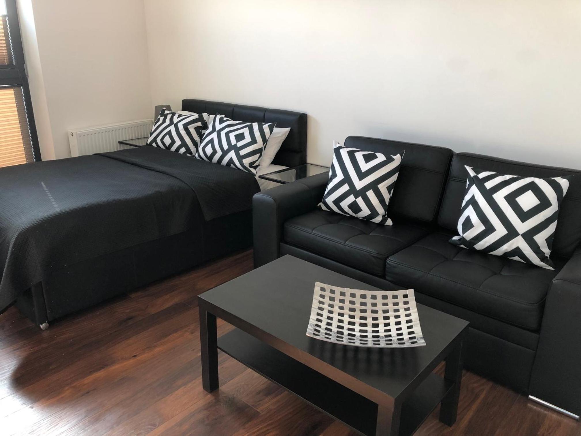 One-Bedroom Apartment - Photo 1