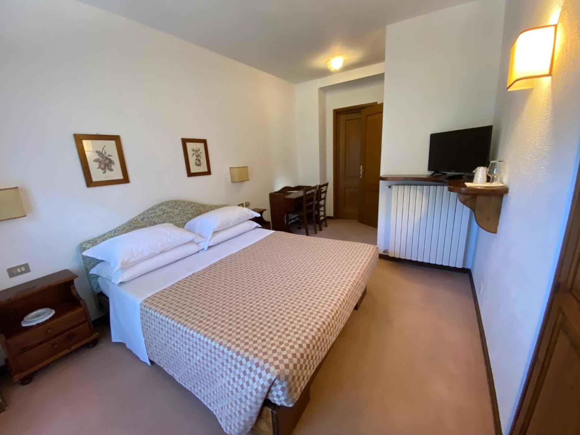 Double Room - Photo 7