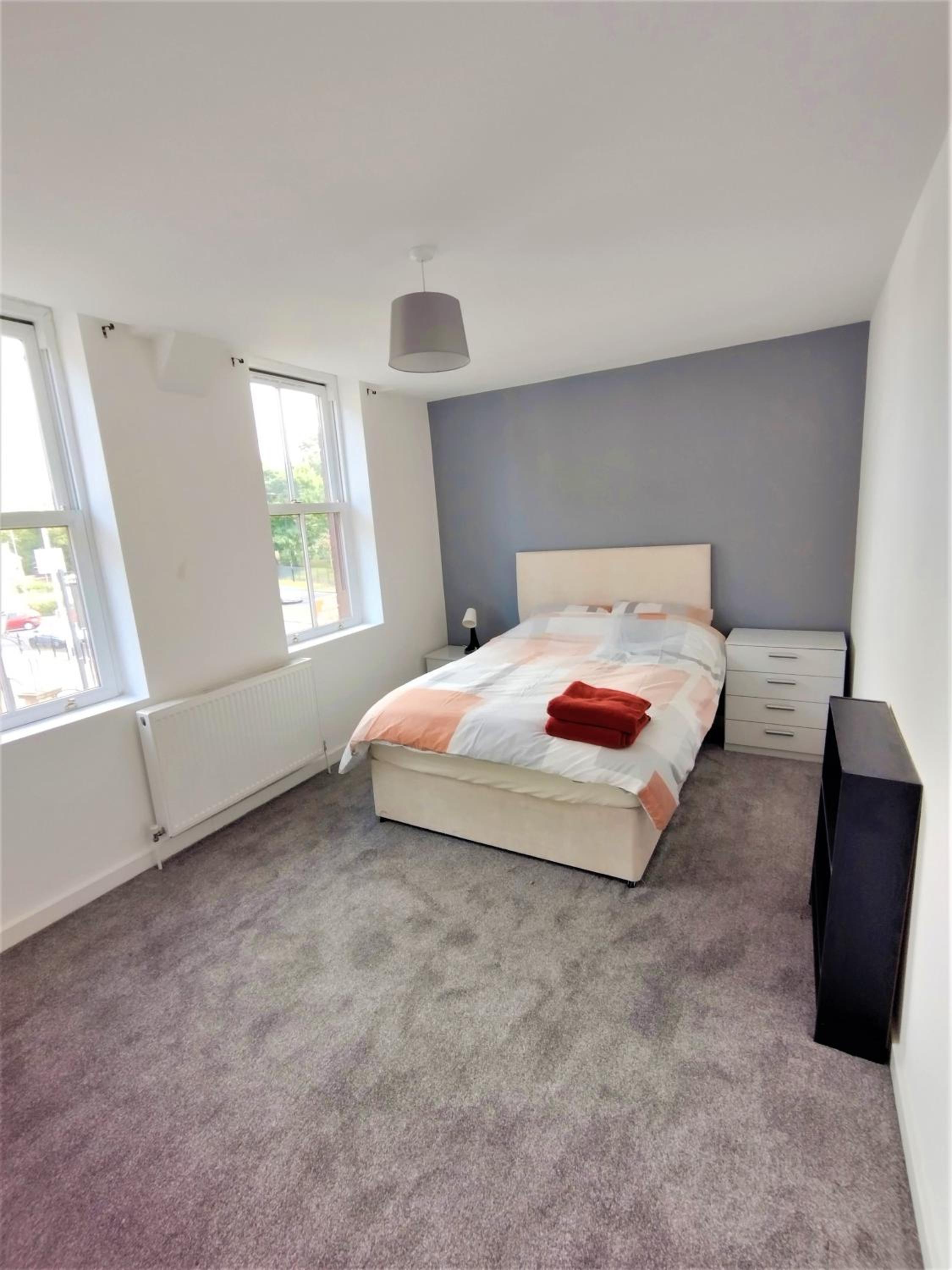 One-Bedroom Apartment photo 1