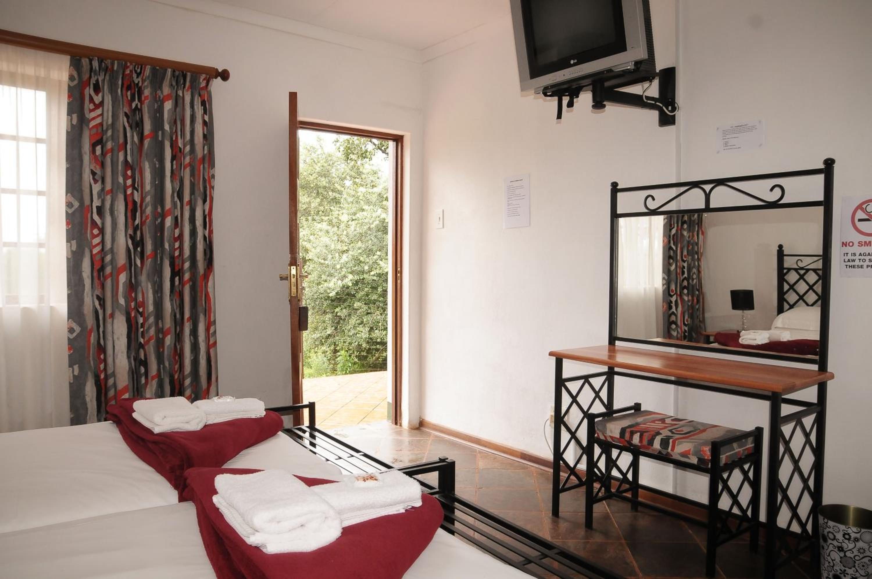 Twin or Double Room - Photo 9