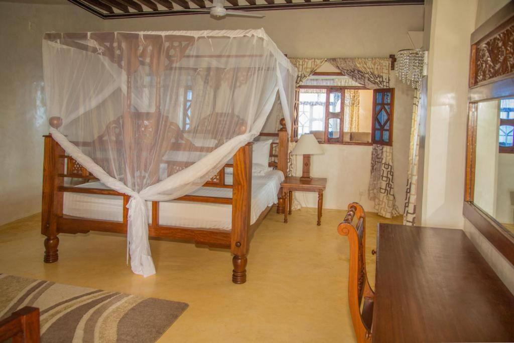 Three-Bedroom House photo 1