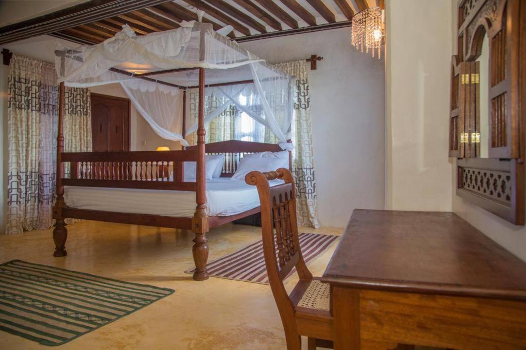 Three-Bedroom House photo 2