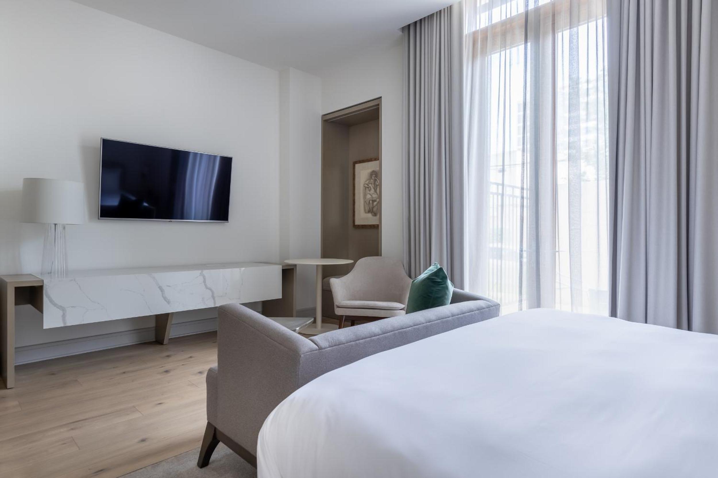 Tower Luxury King - Photo 9