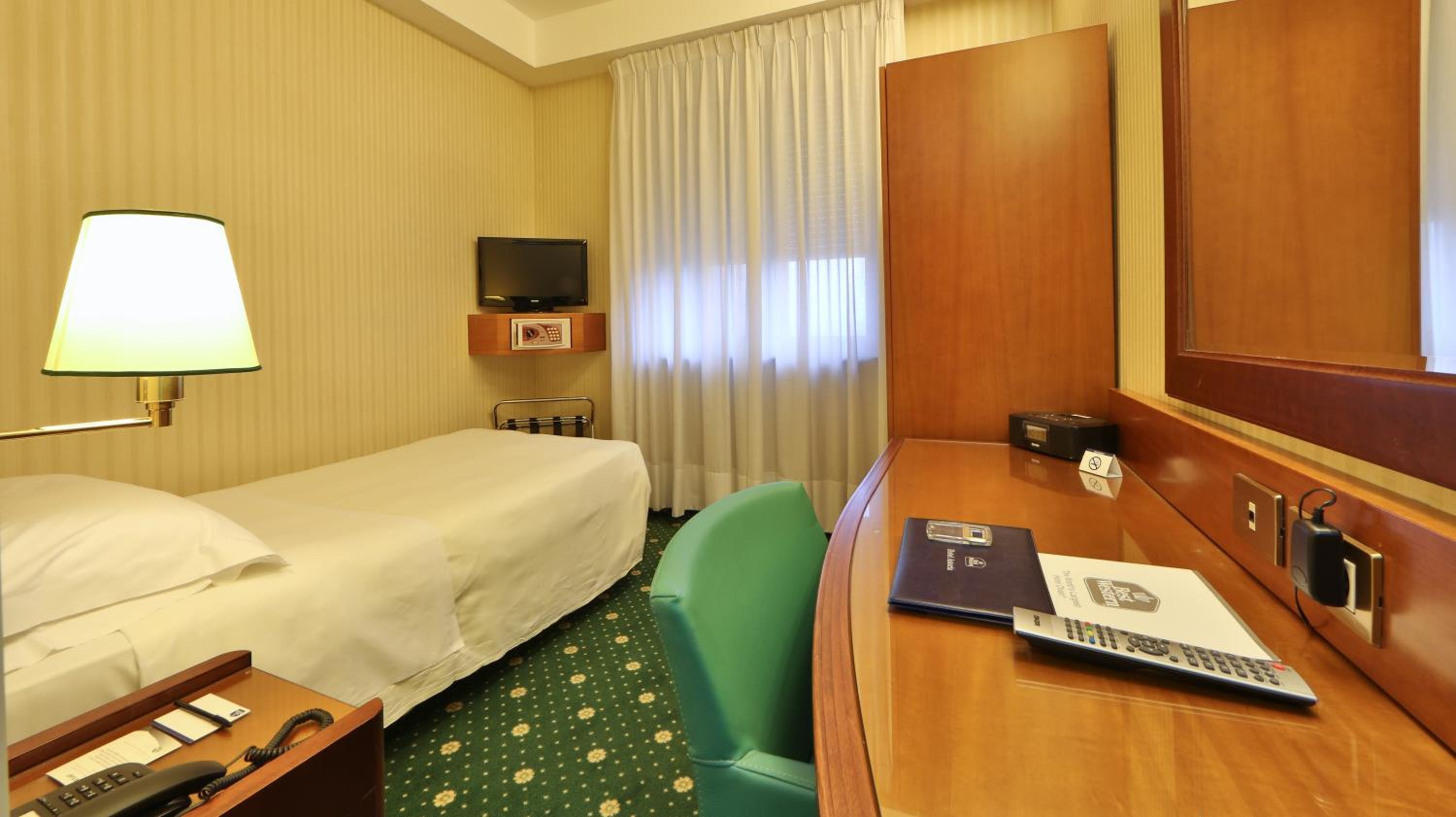 Standard Single Room thumbnail 5