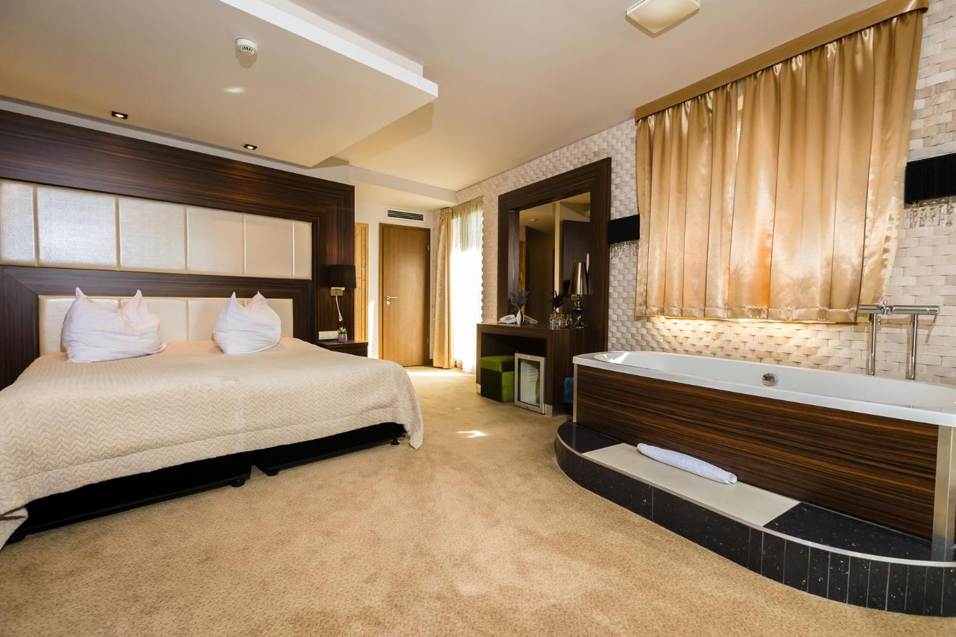 Deluxe Room - Photo 1