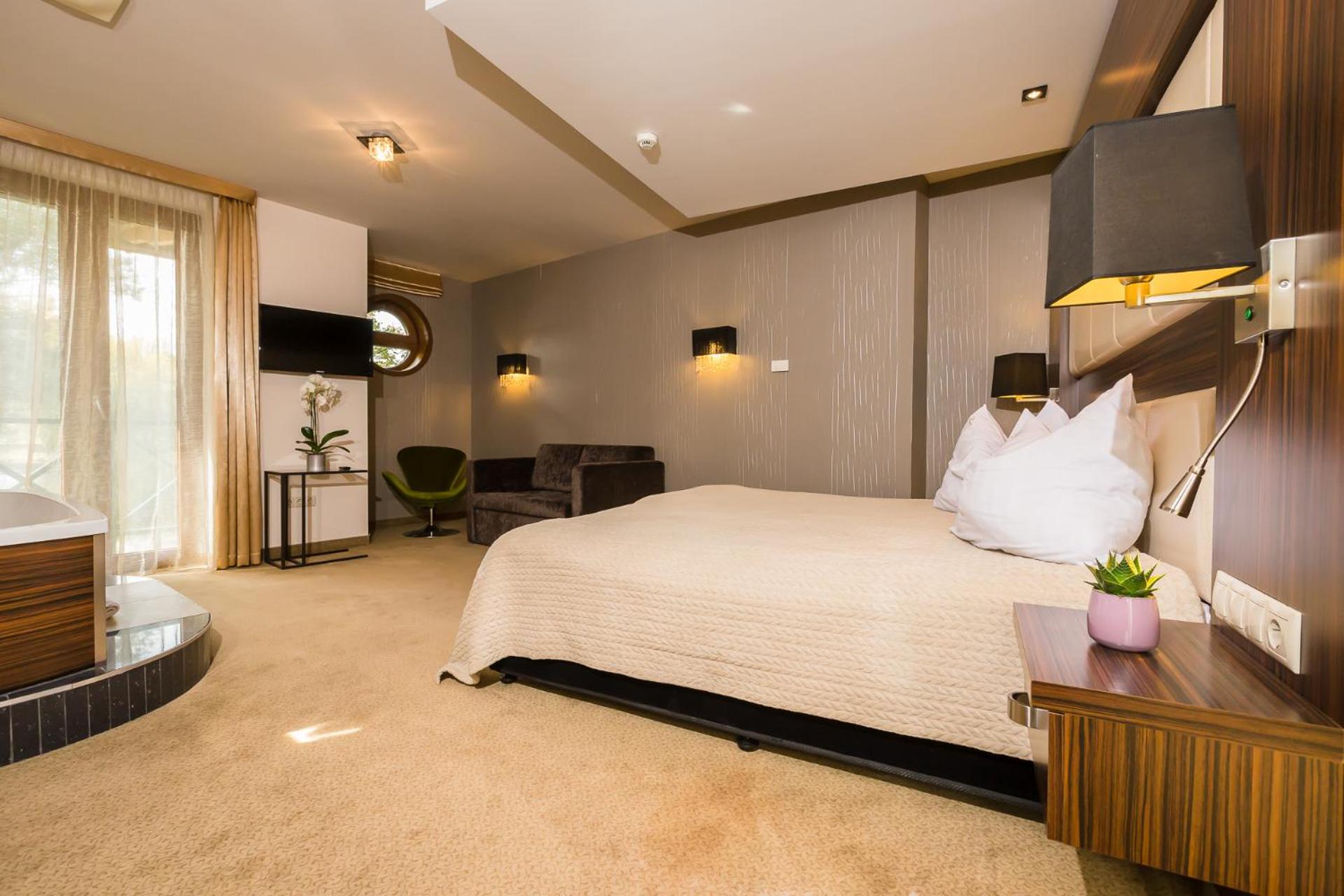 Deluxe Room - Photo 10