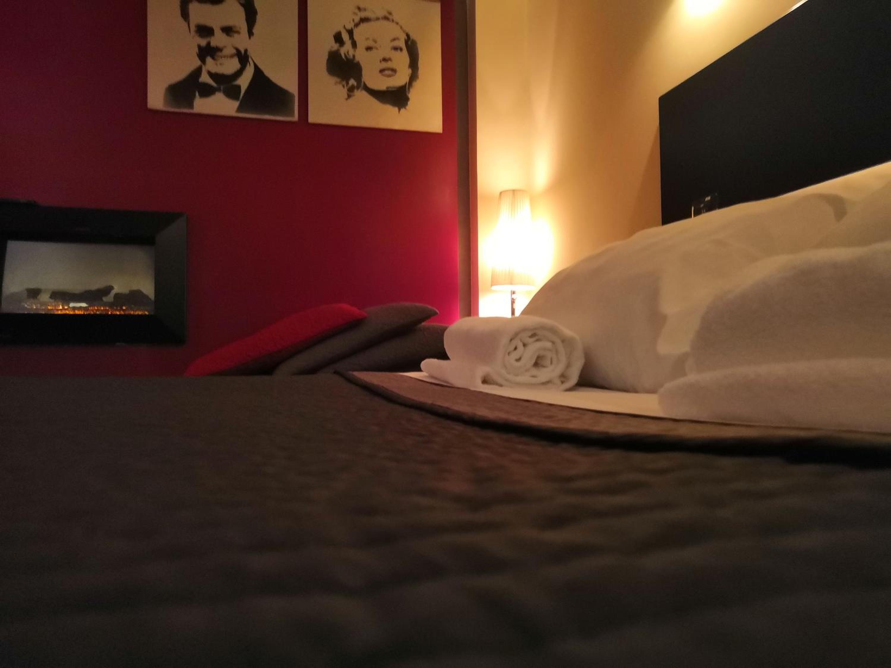 Suite with Spa Bath - Photo 3
