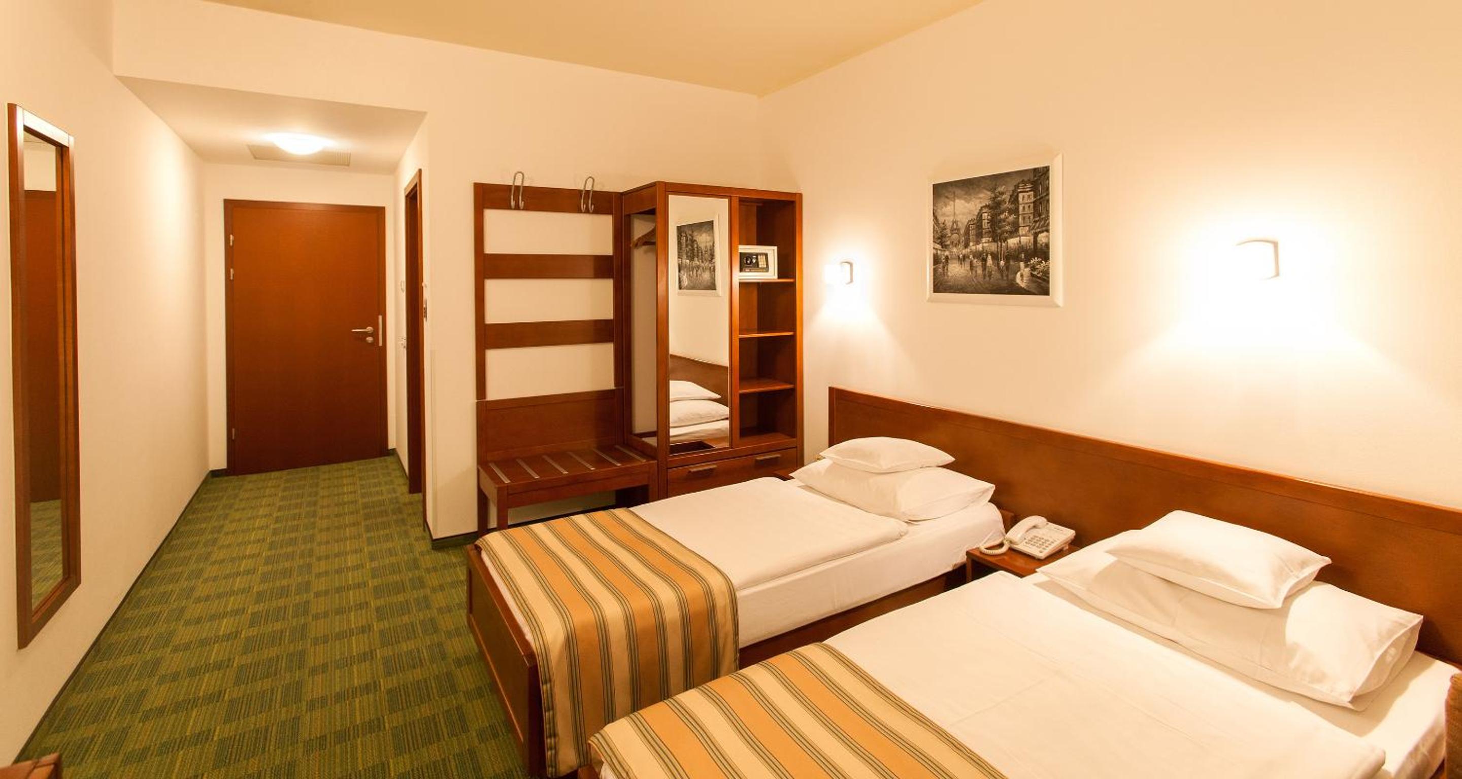Comfort Twin Room - Photo 3
