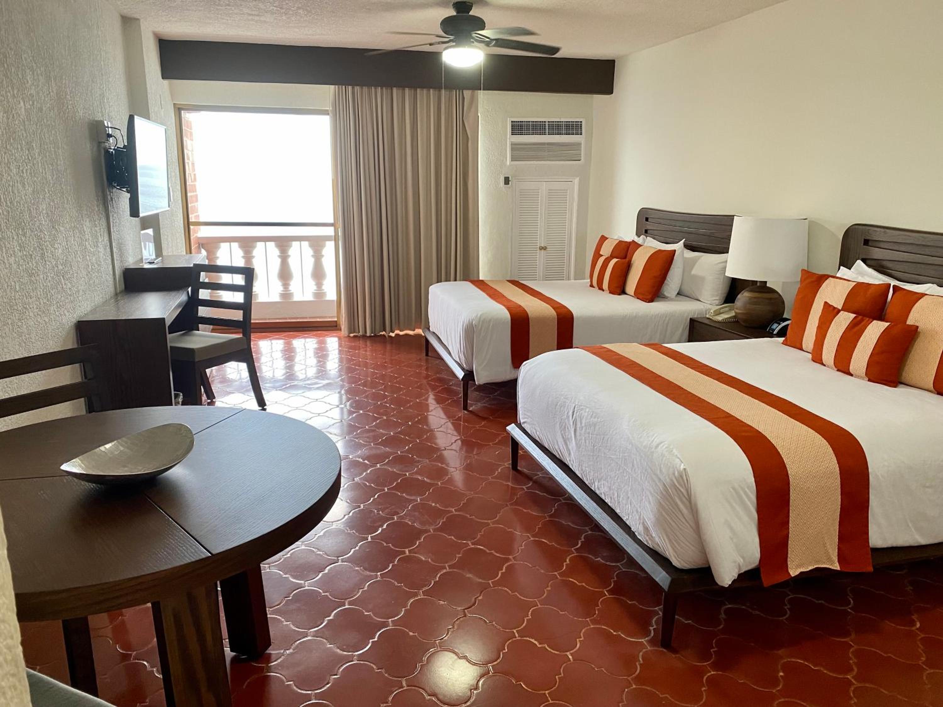 Deluxe Twin Room with Sea View - Photo 8