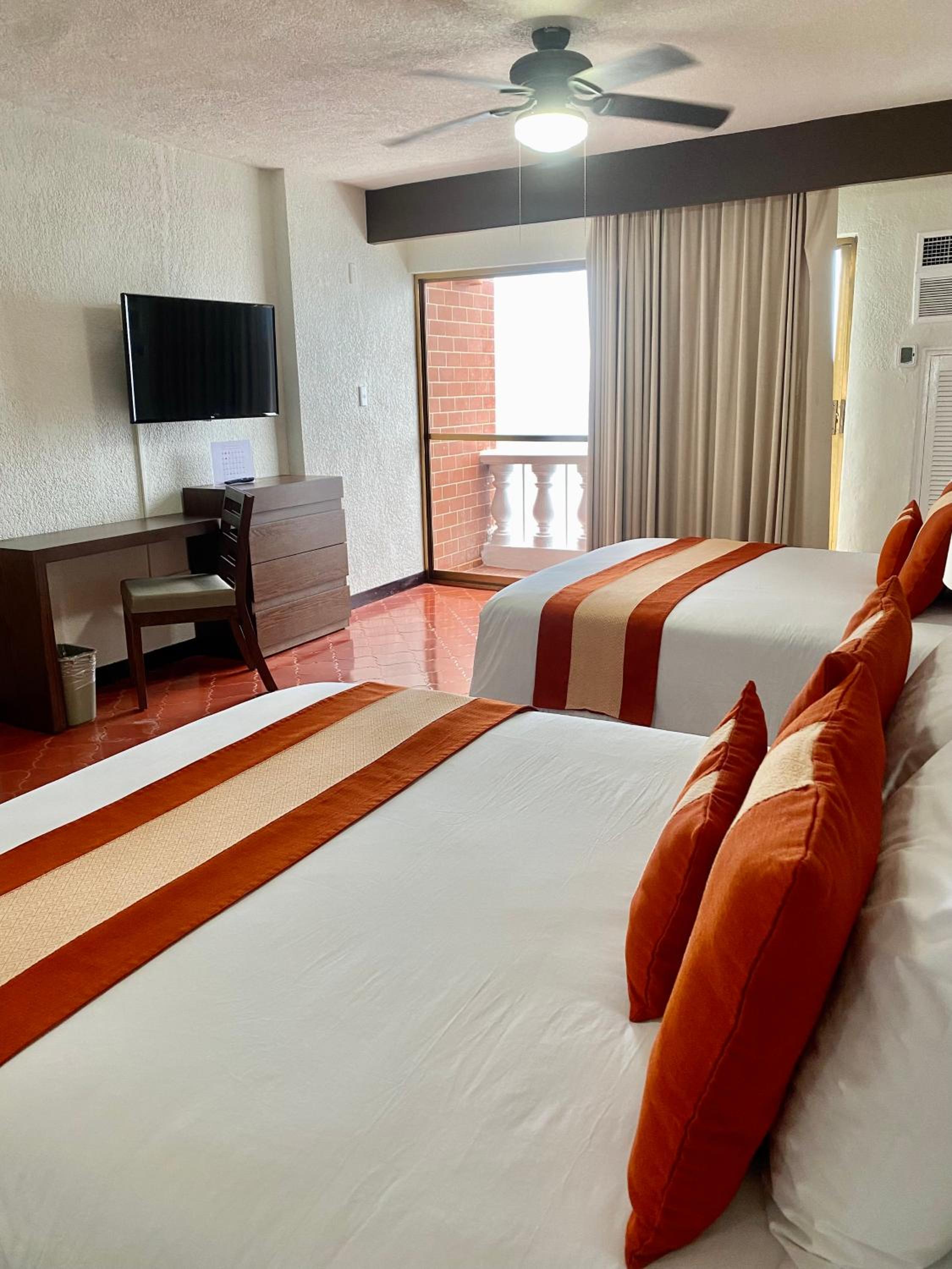 Deluxe Twin Room with Sea View - Photo 7