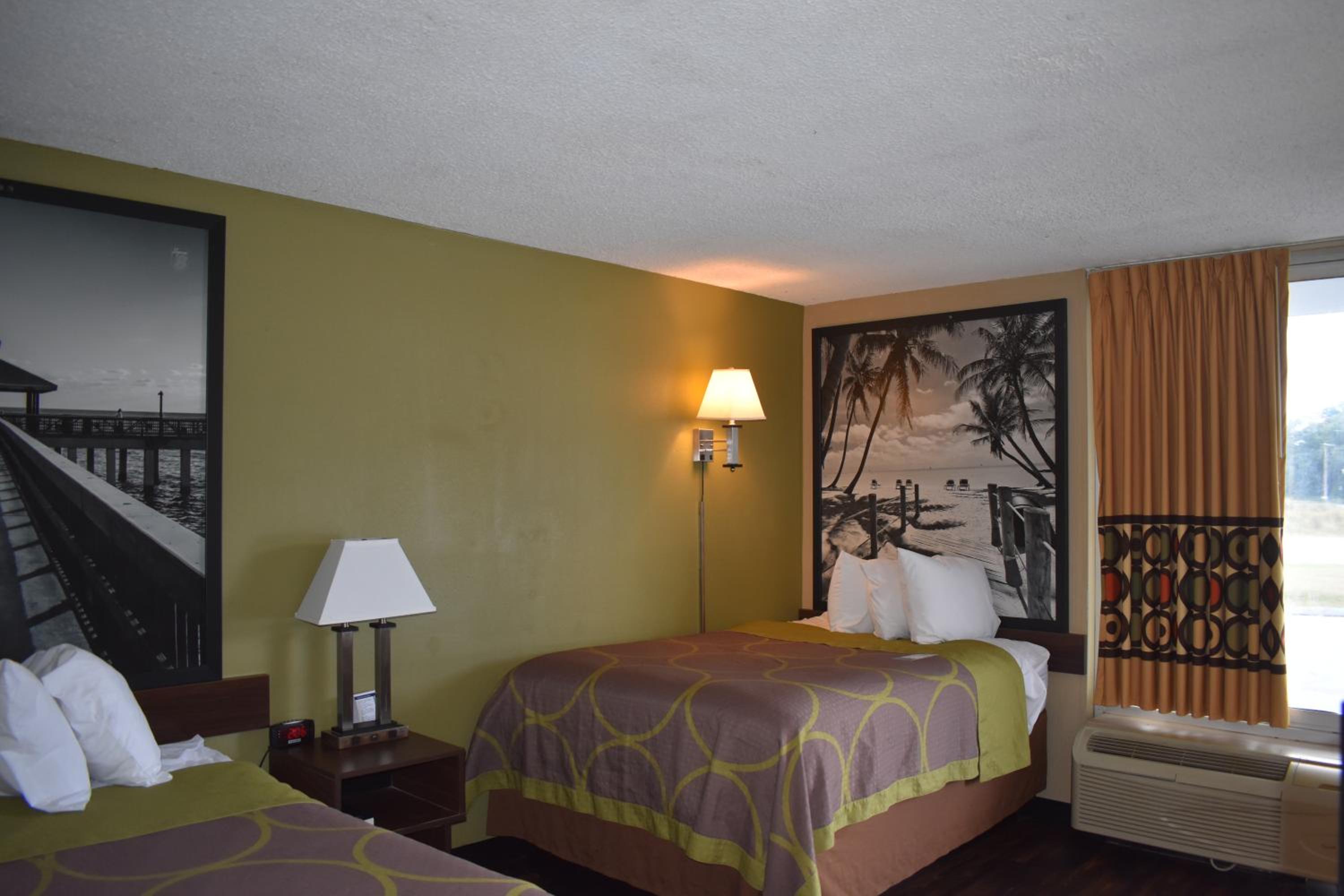 Double Room With Two Double Beds And Bath Tub - Mobility Accessible/Non-Smoking