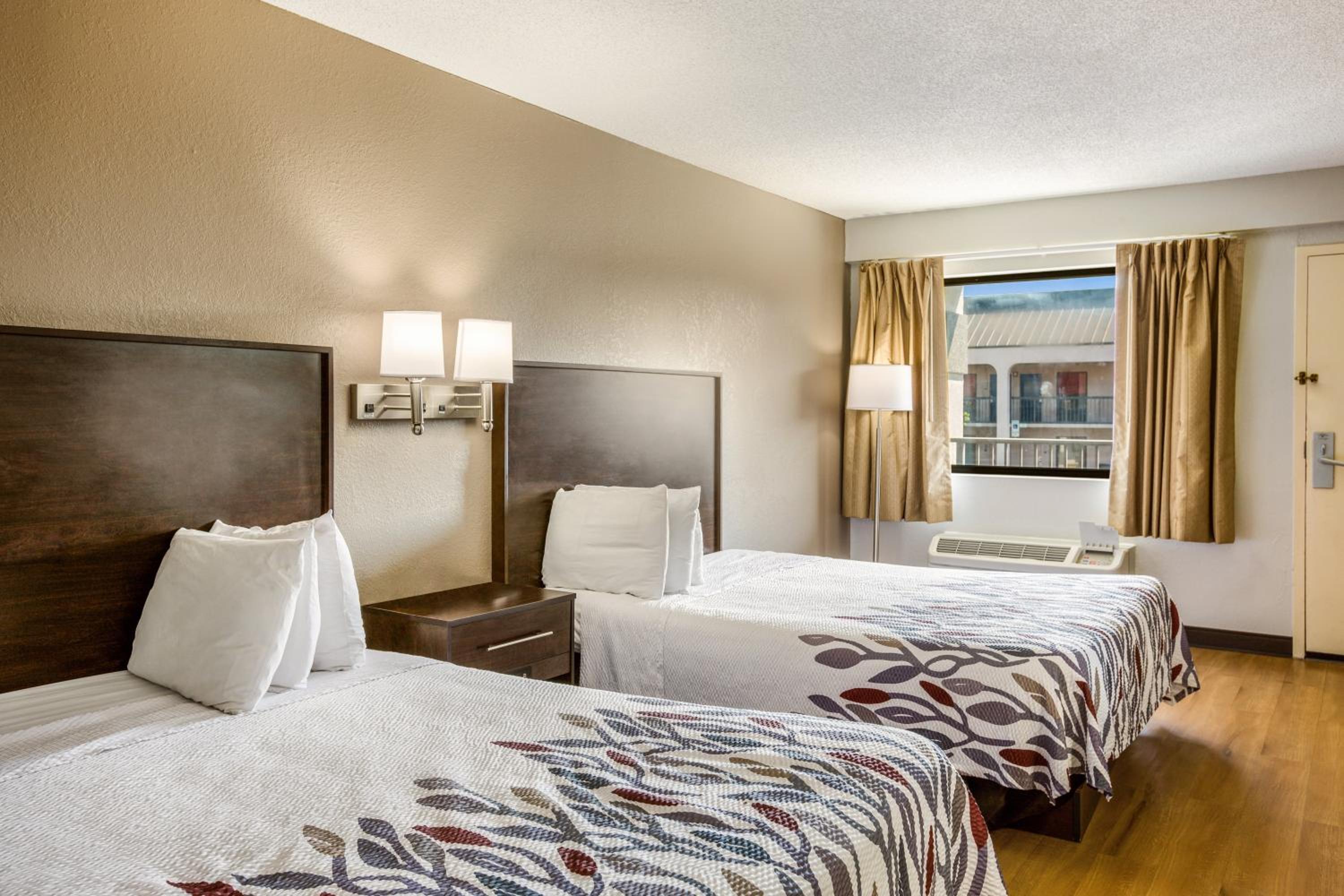 Deluxe Room with Two Queen Beds Disability Access Non-Smoking photo 2