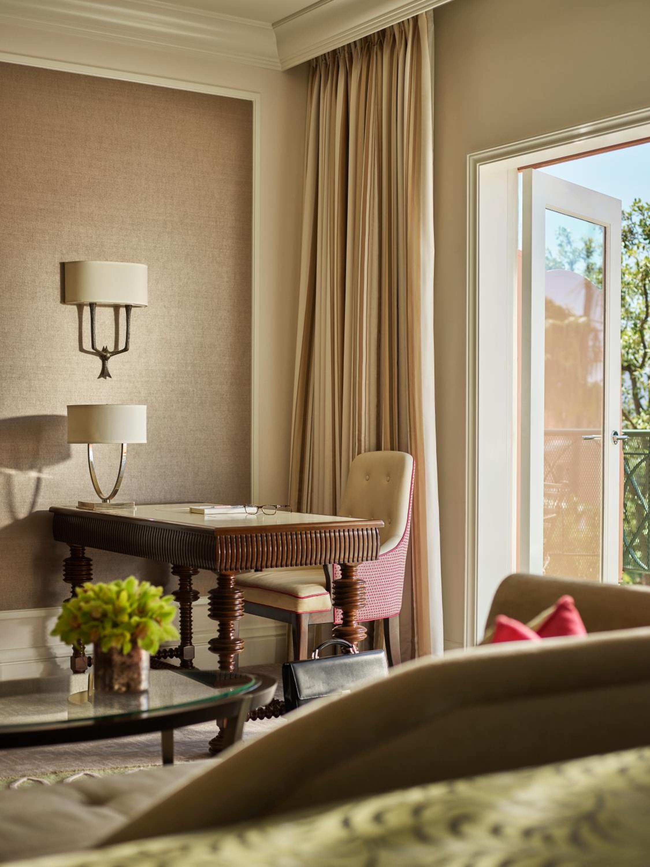Deluxe King Room with Balcony thumbnail 6