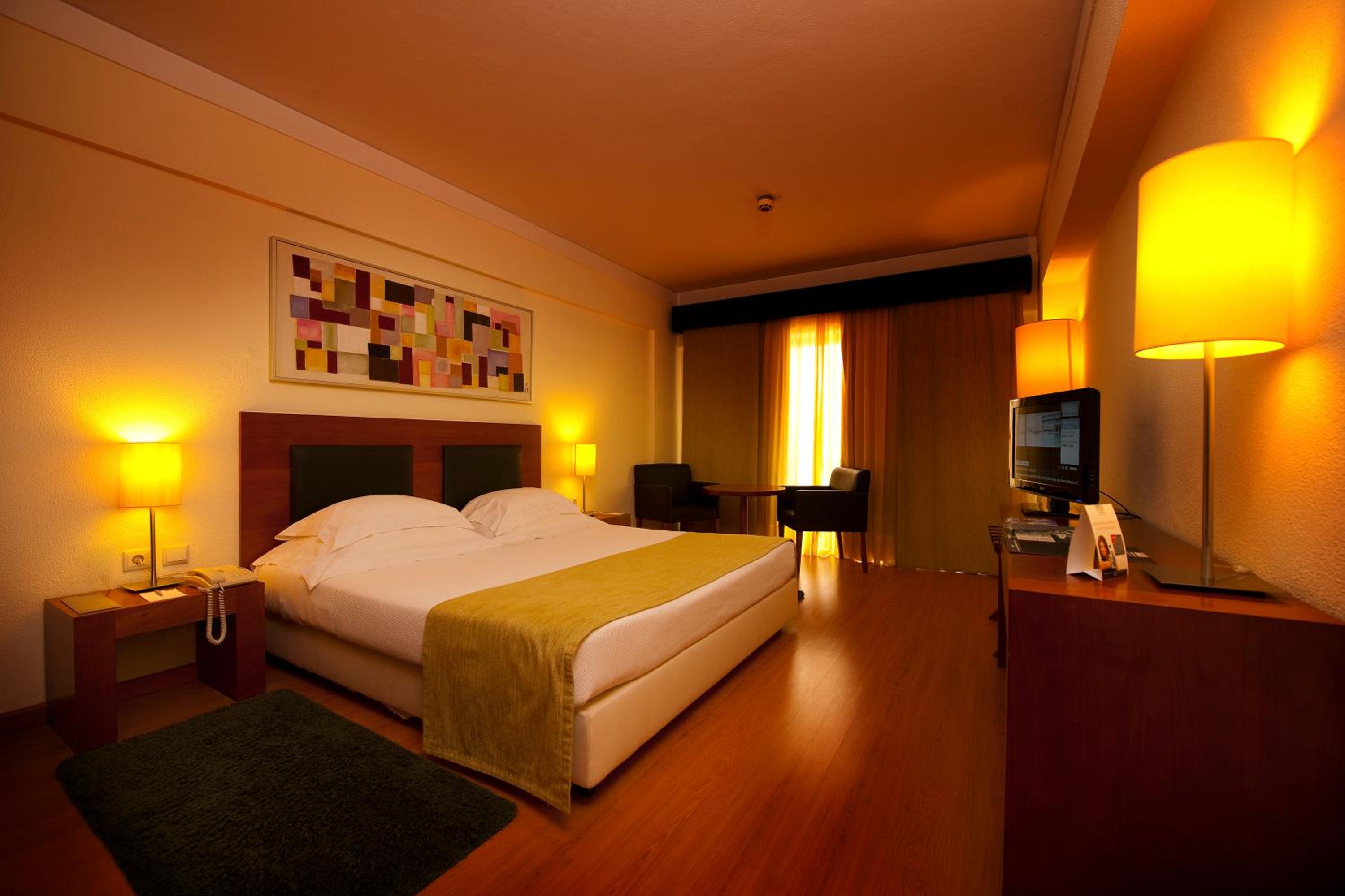 Twin Room with Pool View and Extra Bed (2 Adults + 1 Child) photo 3