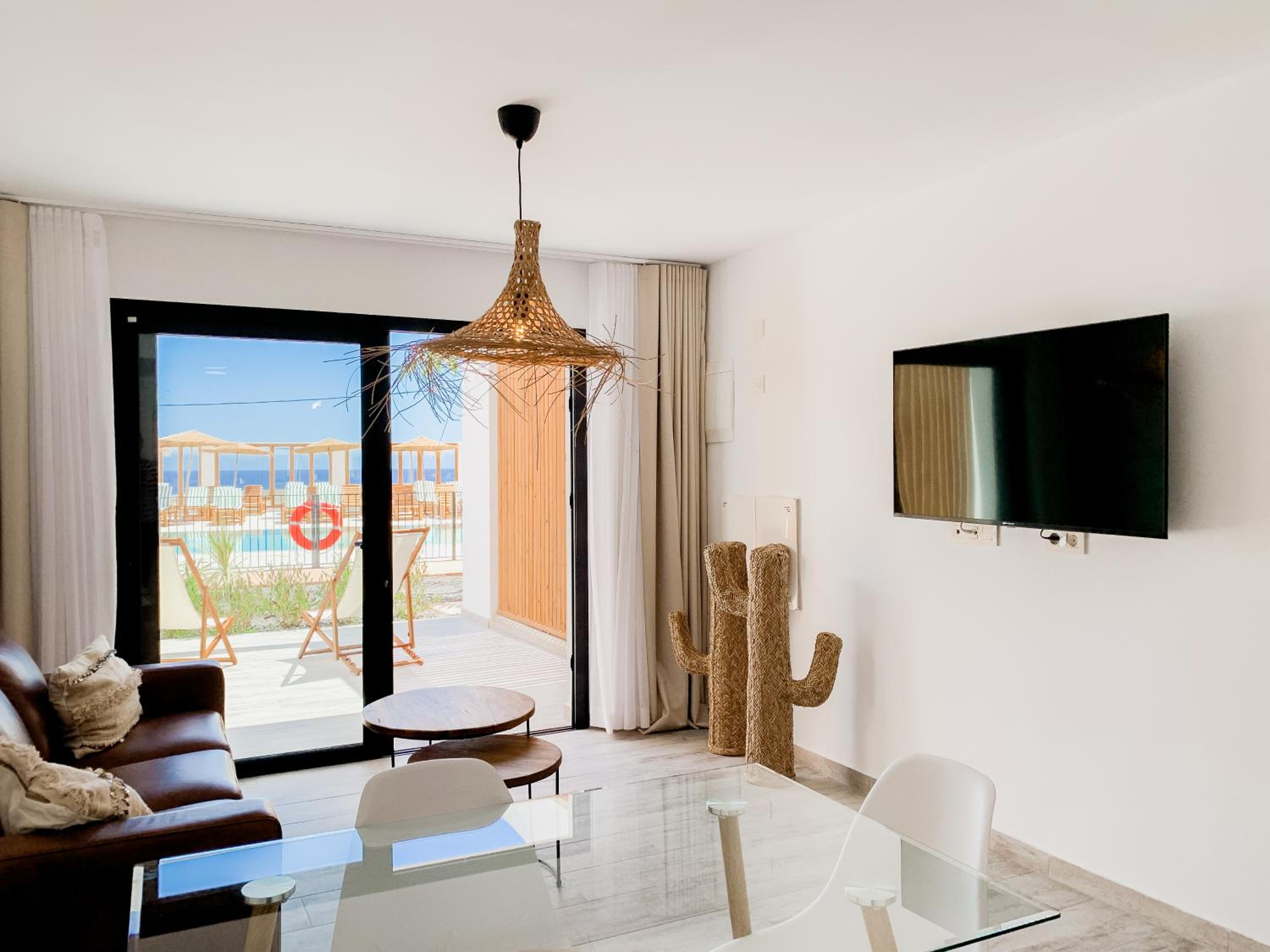 Apartment with Pool View  - Photo 2