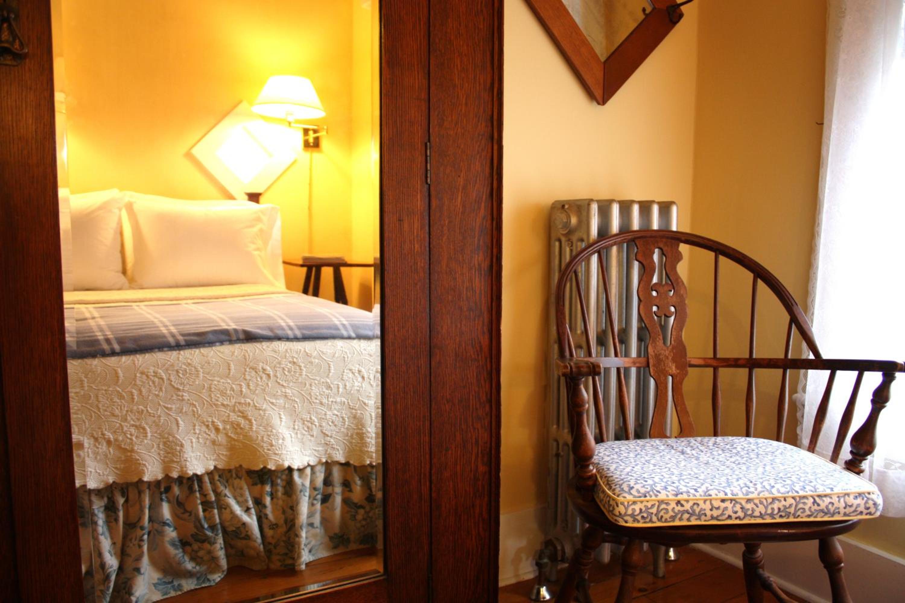 Standard Queen Room photo 1