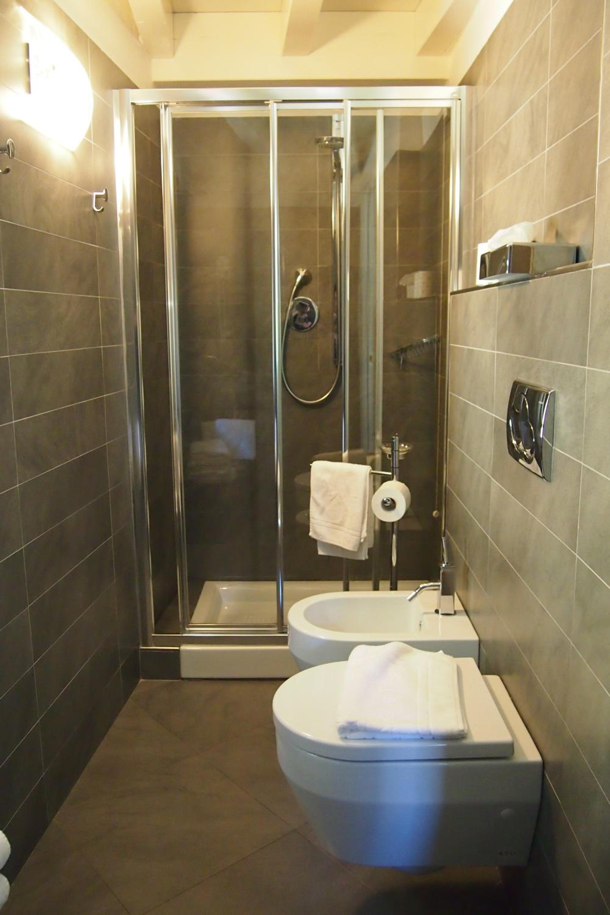 Standard Double or Twin Room - Photo 3