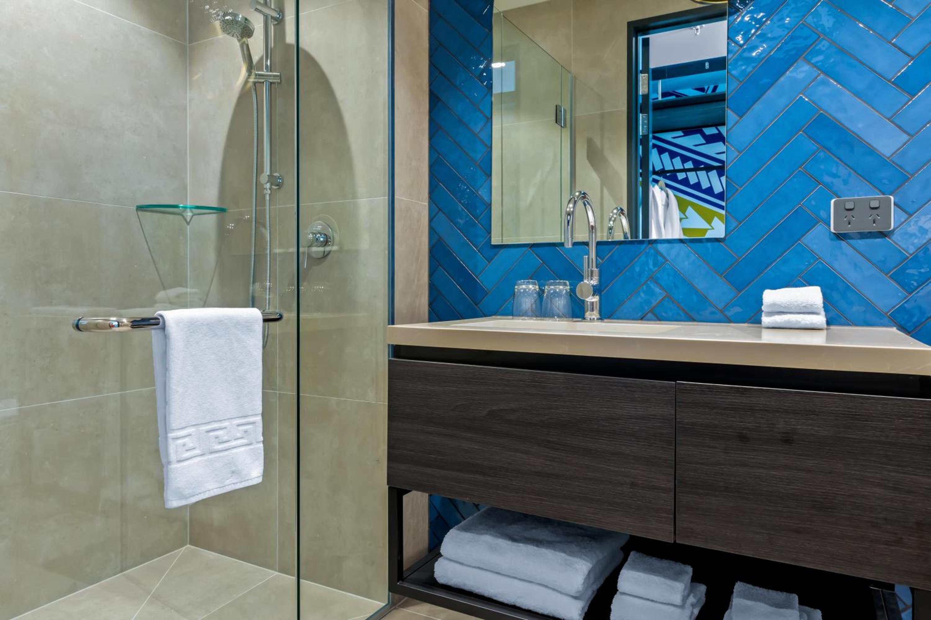 Standard King Room - Photo 6