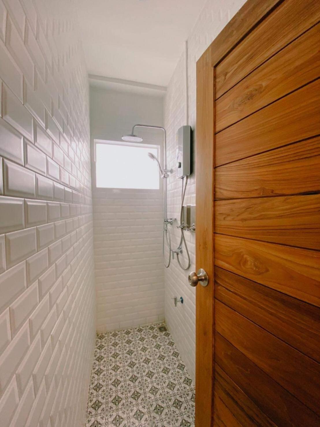 Deluxe Triple Room with Shared Bathroom photo 3
