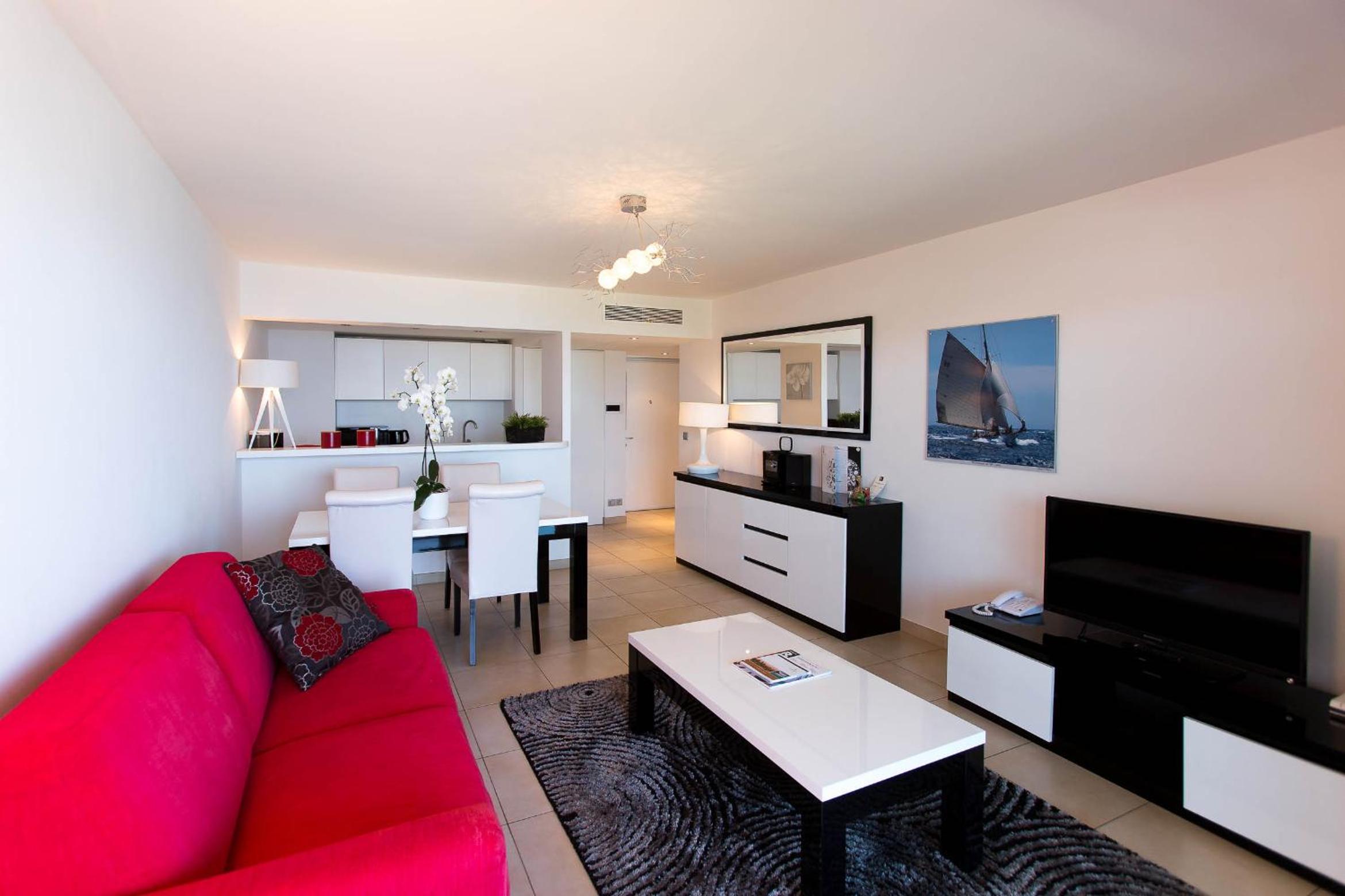 Cap d'Antibes Apartment with Terrace Sea View - Photo 3