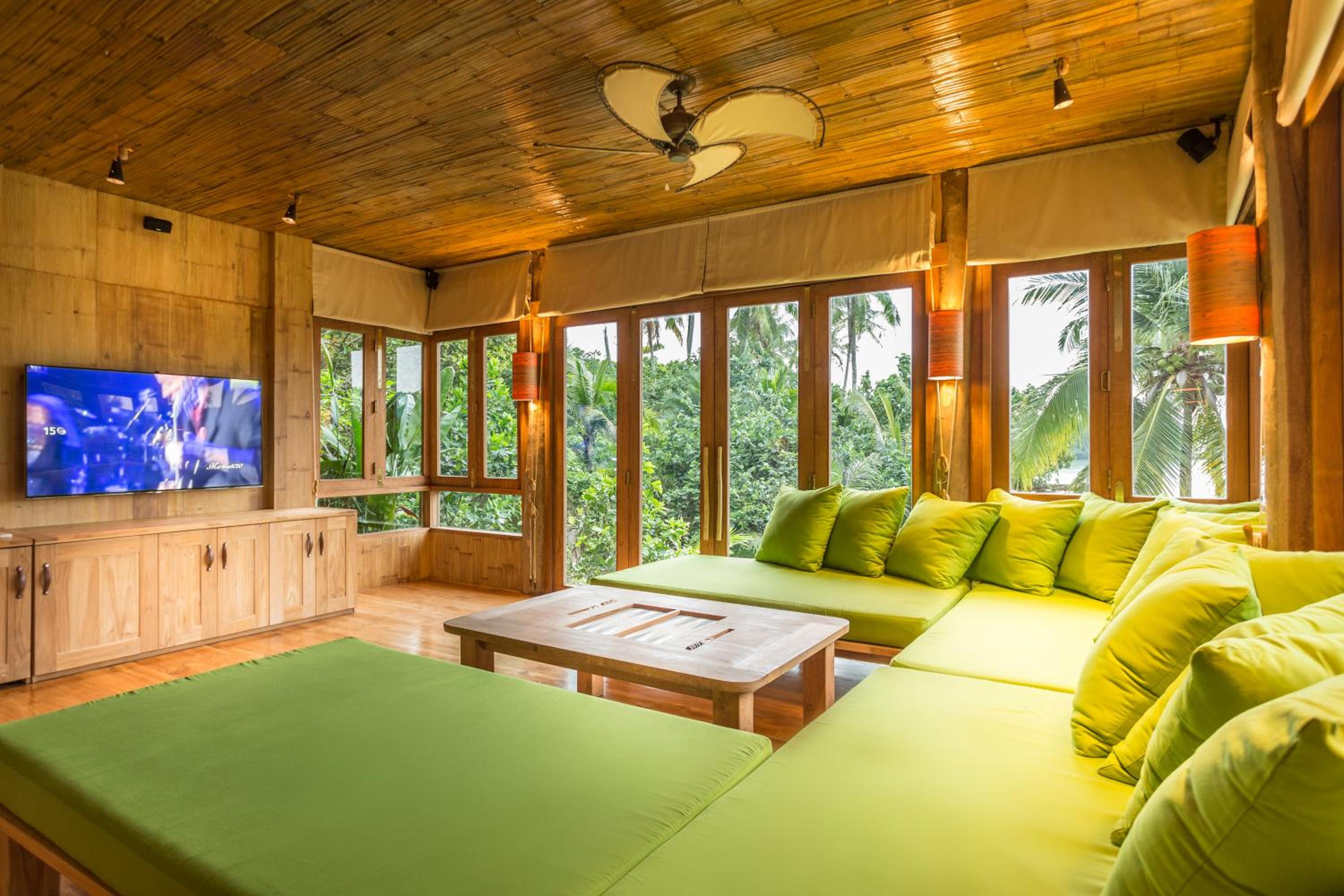 3 Bedroom Beach Pool Reserve