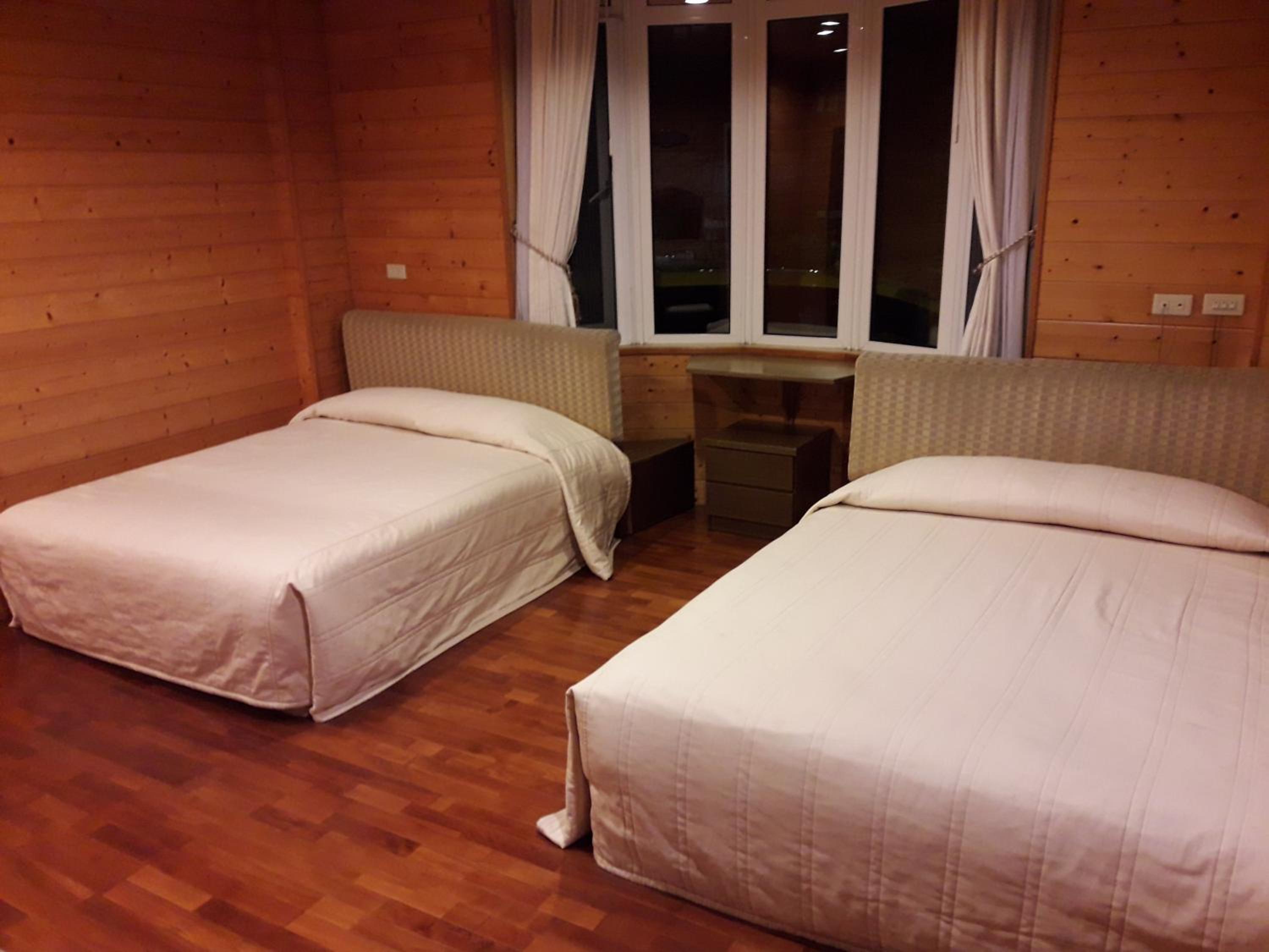 Quadruple Room with Private Bathroom photo 2