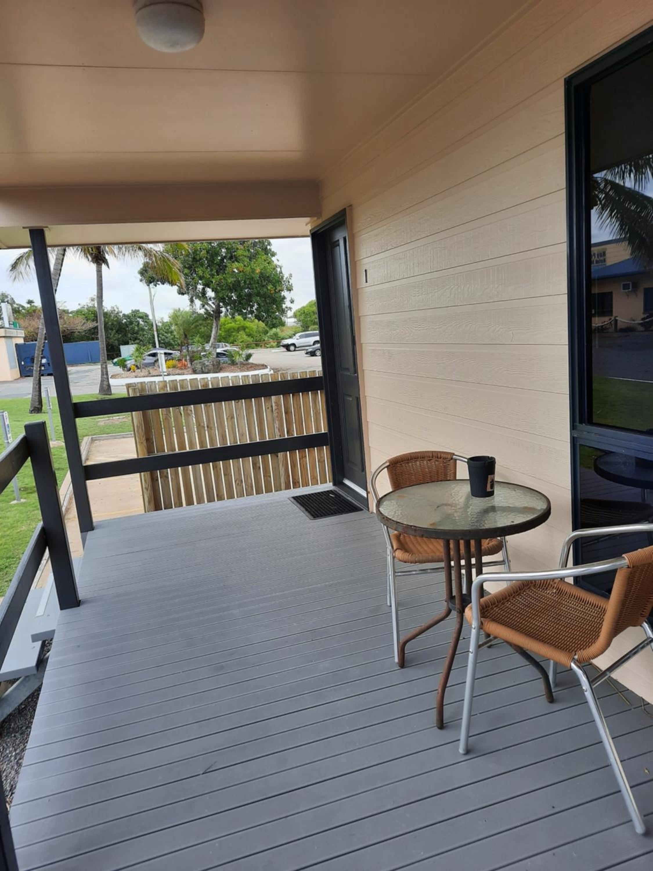 Apartment with Balcony - Photo 3