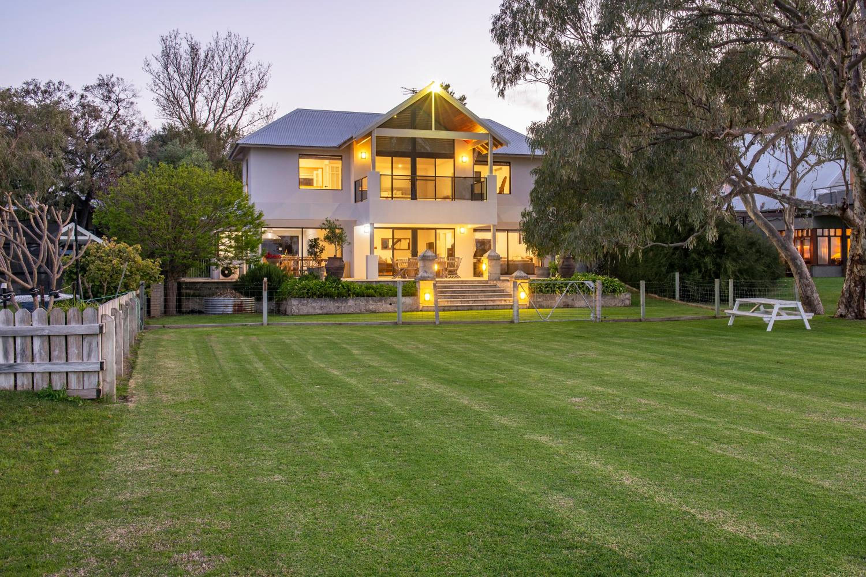 Four-Bedroom House photo 1