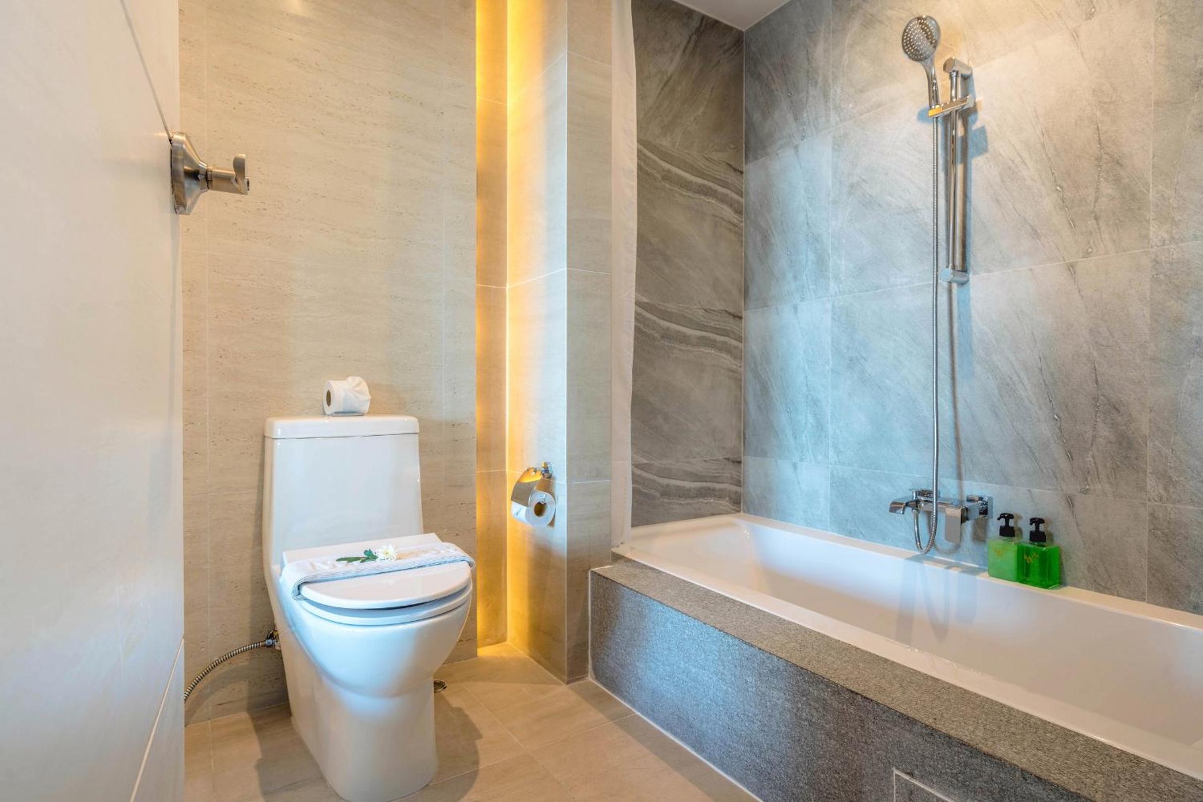 Premier Ocean with Large Balcony - Photo 6