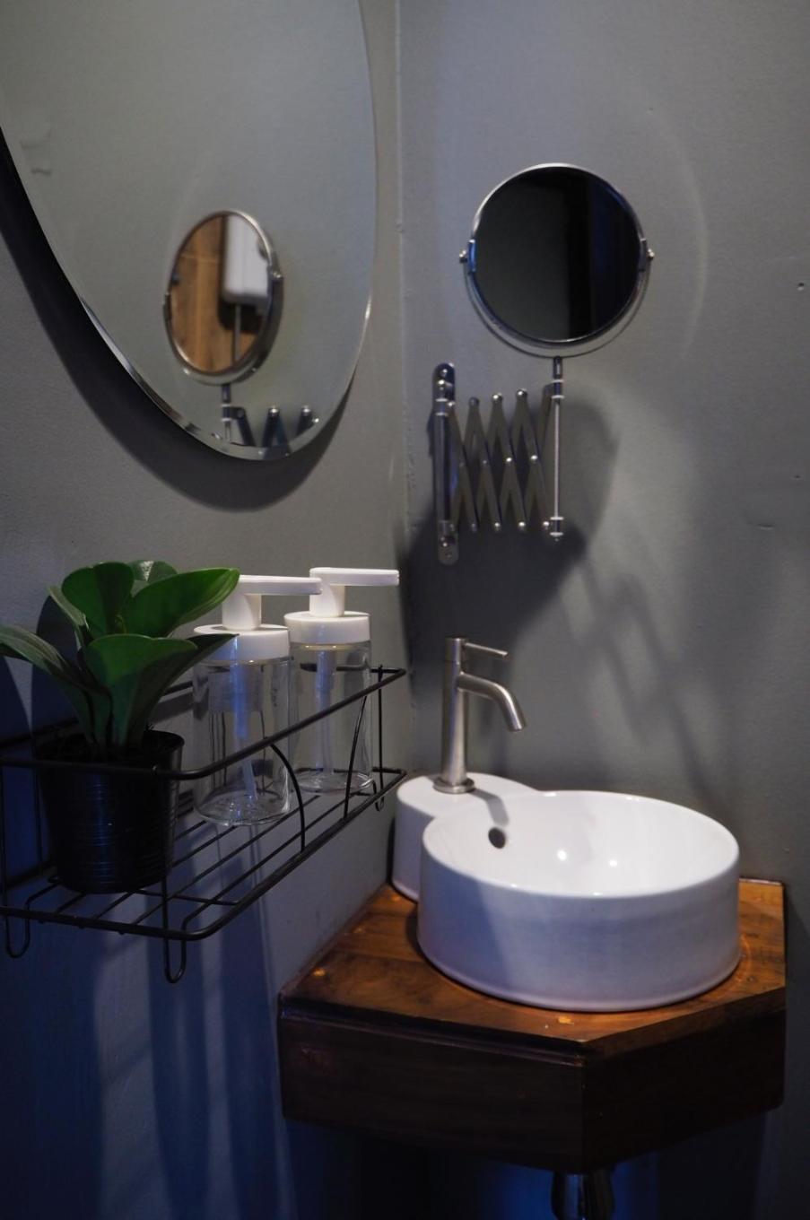 Standard Queen Room - Photo 9