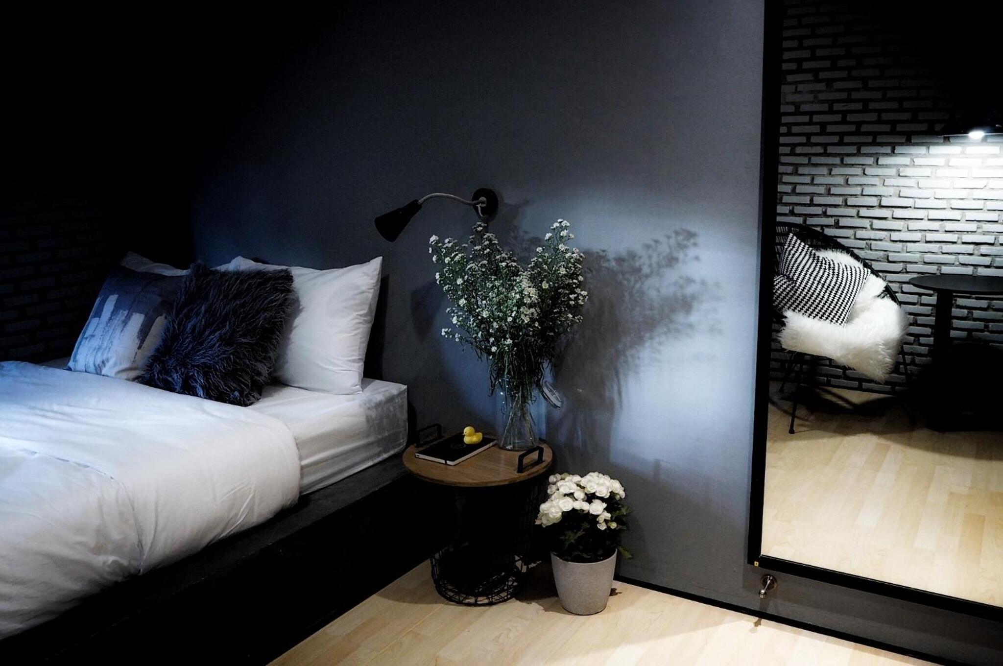 Deluxe Queen Room - Photo 10