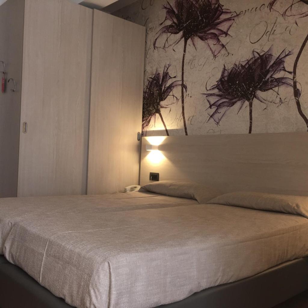 Double or Twin Room - Photo 1